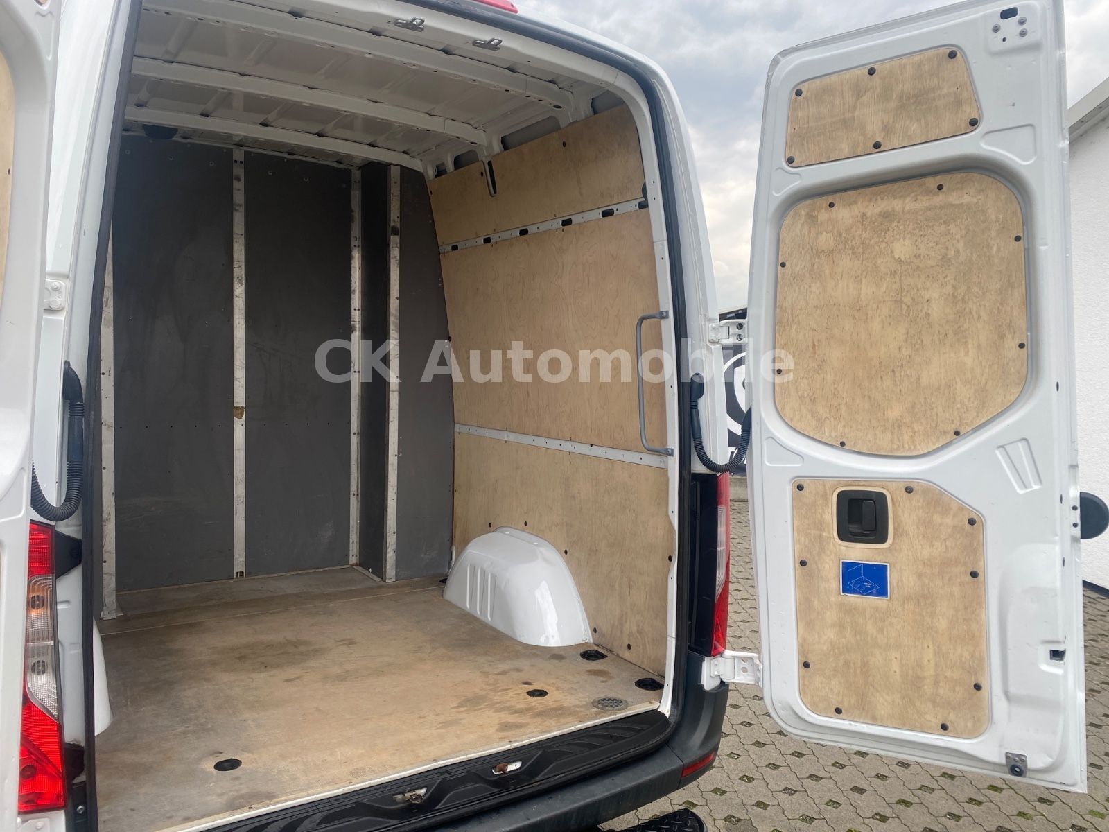 Fahrzeugabbildung Mercedes-Benz Sprinter III Kasten 316 RWD Mixto Autom./5 Sitze