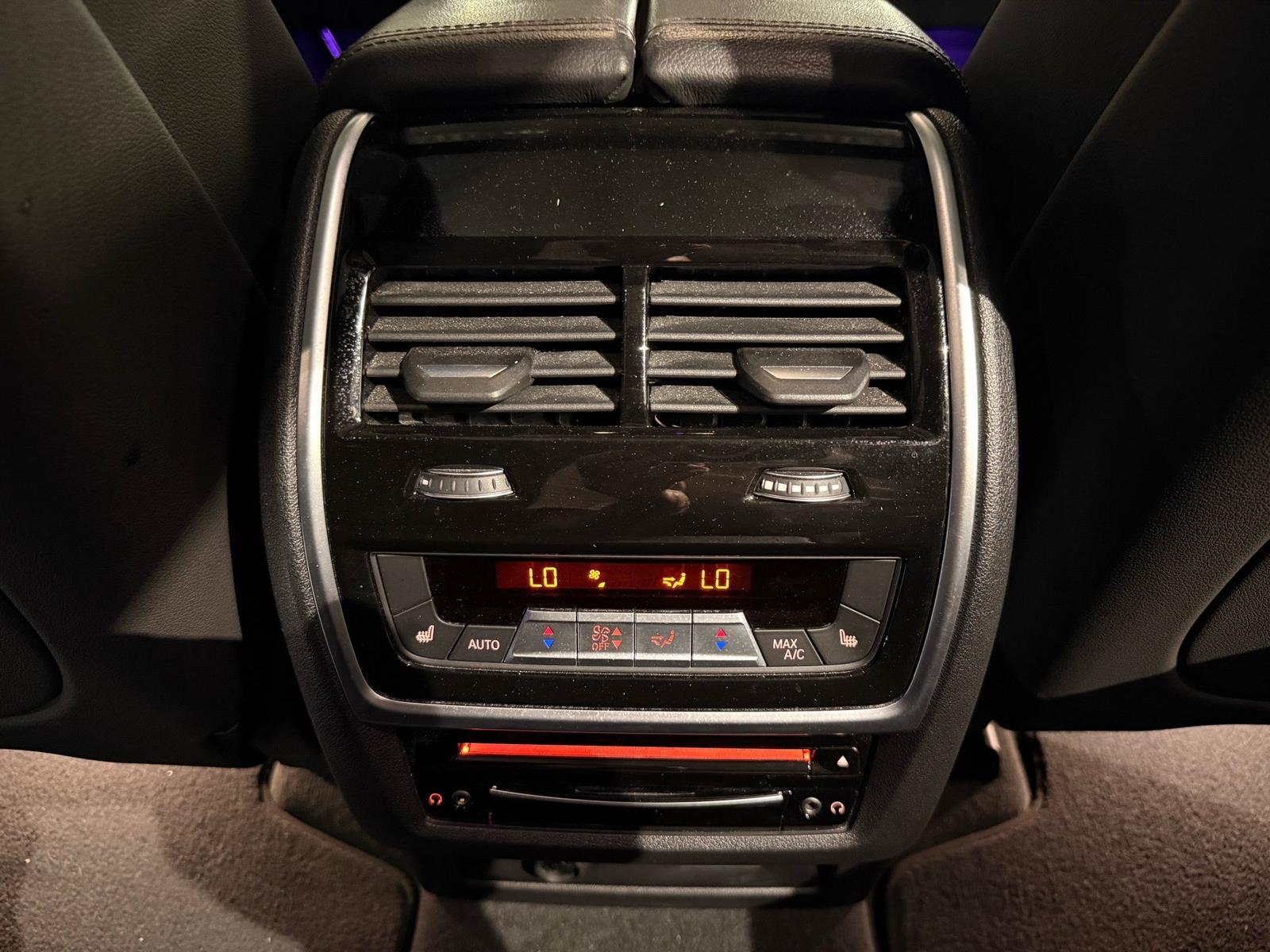 BMW X7 M50d M Sport Pro "22" B&W – 31