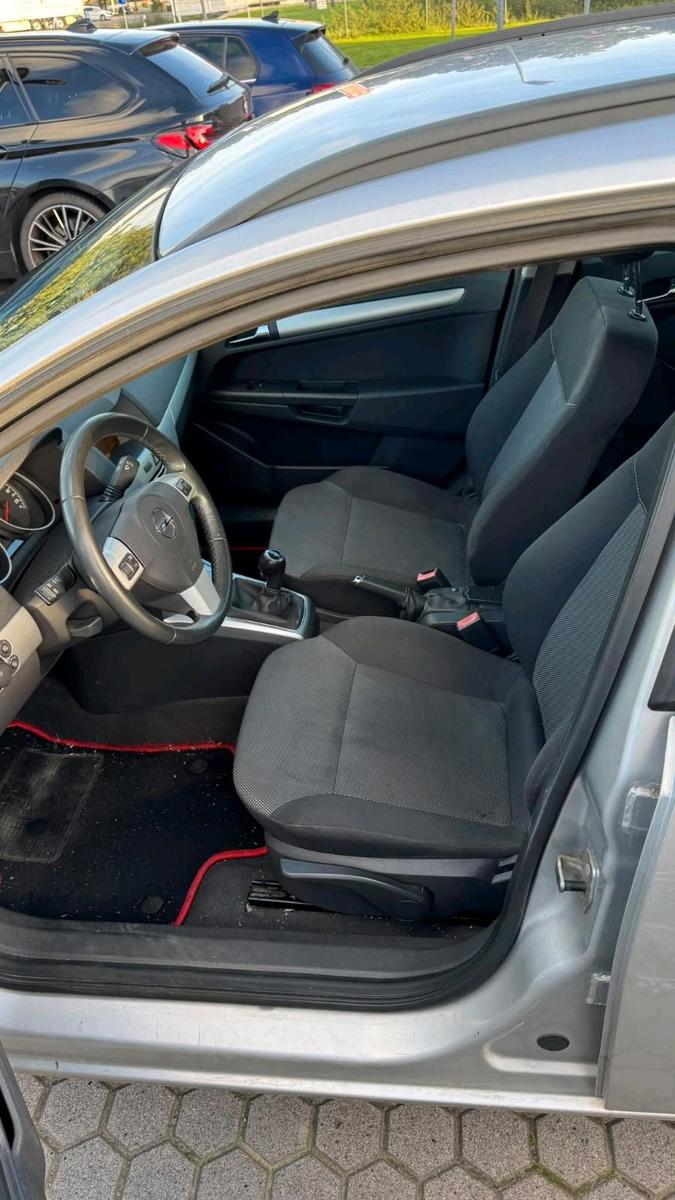 Opel Astra 2009 — photo 5