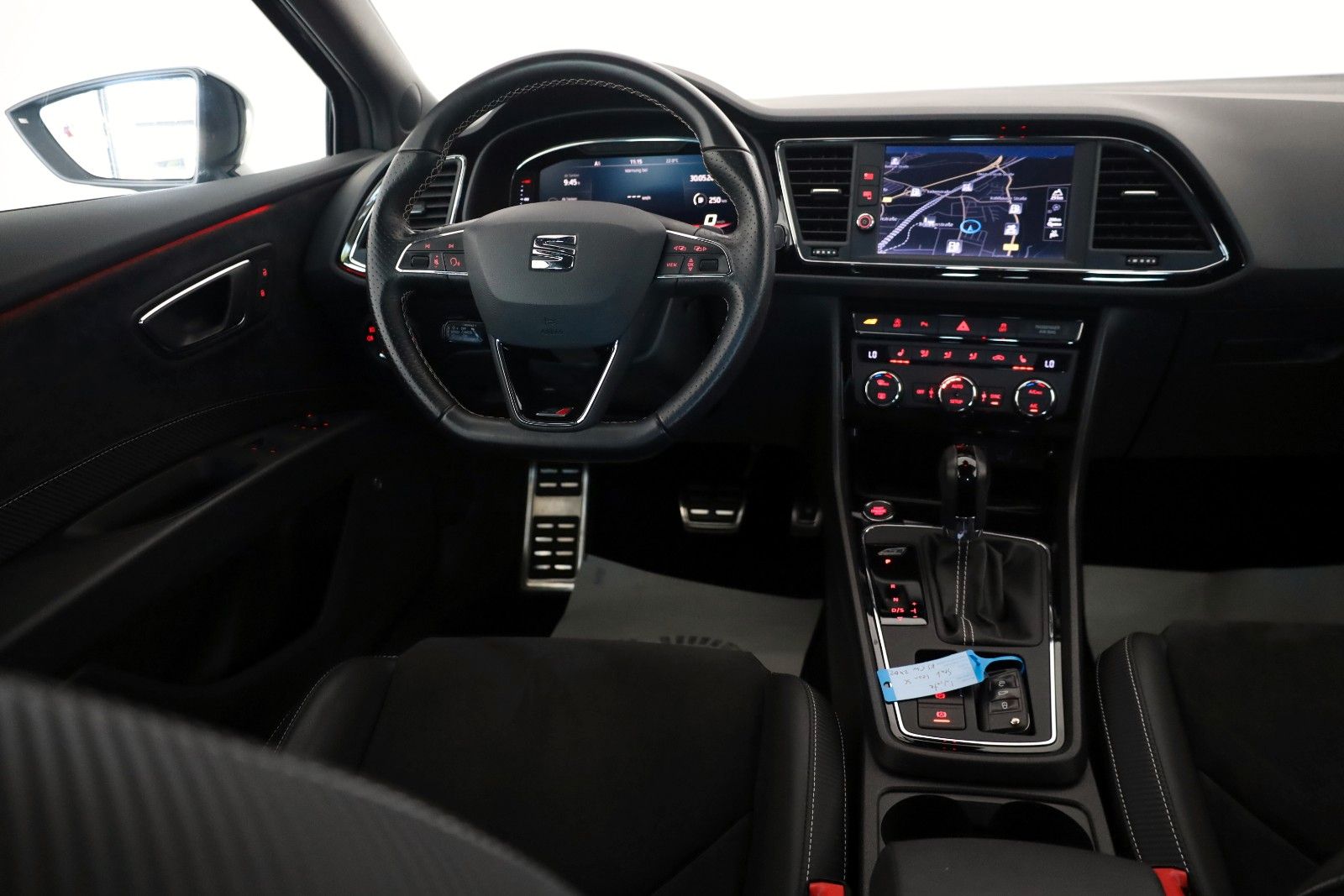 Fahrzeugabbildung SEAT Leon SC Cupra 300,T.Leder,Navi,LED,SH,Kamera,ACC