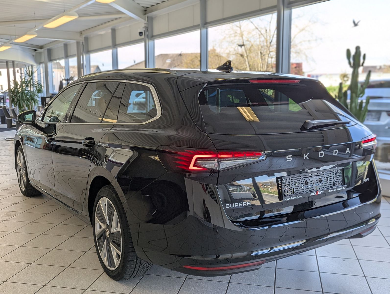 Fahrzeugabbildung SKODA Superb 2.0 TDI 4x4 Selection Matrix AHK 5J Garan