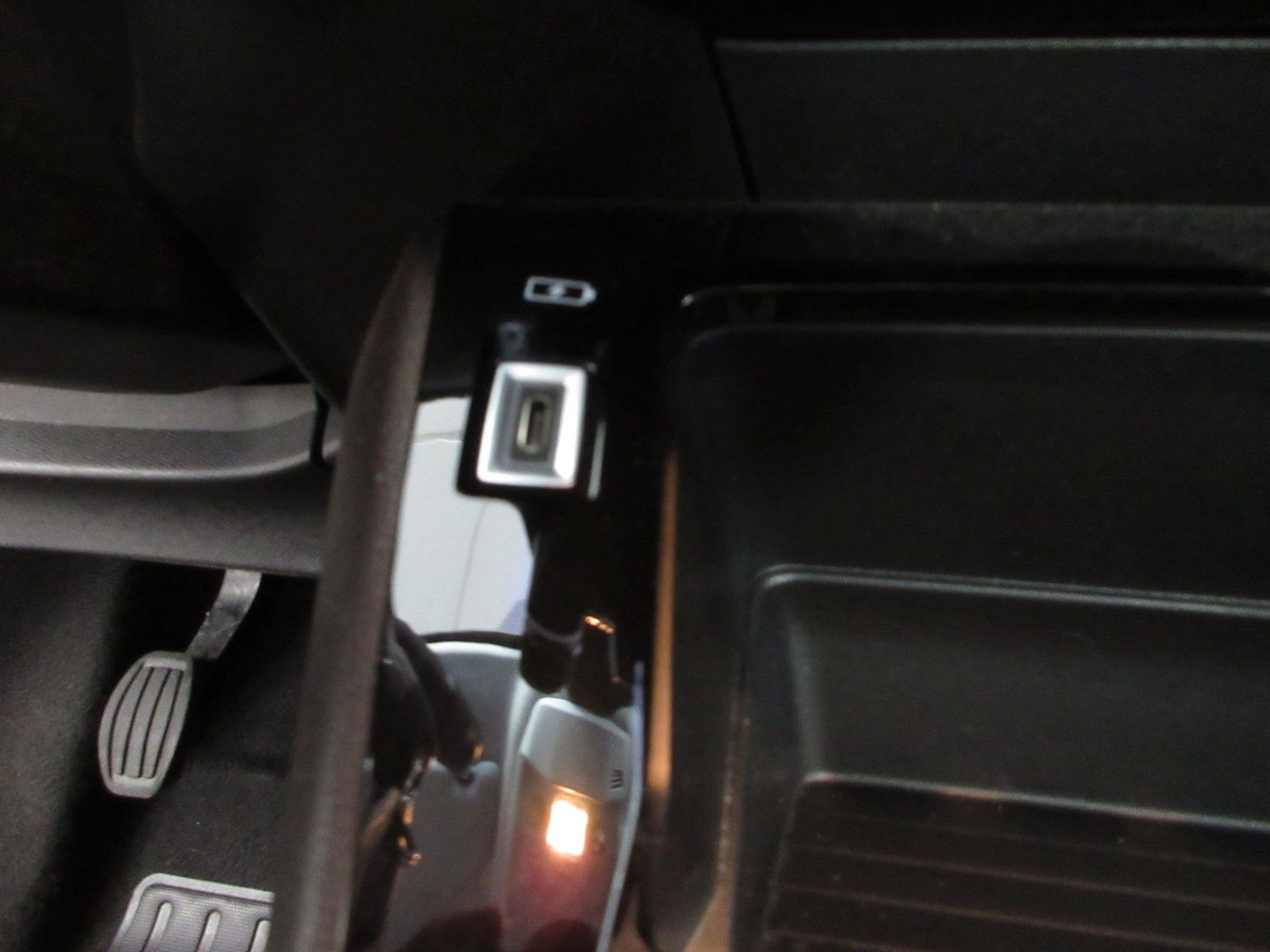 Fahrzeugabbildung Peugeot 208 Active Pack 1.2T LED/NAVI/PDC/ALU/TEMPOMAT