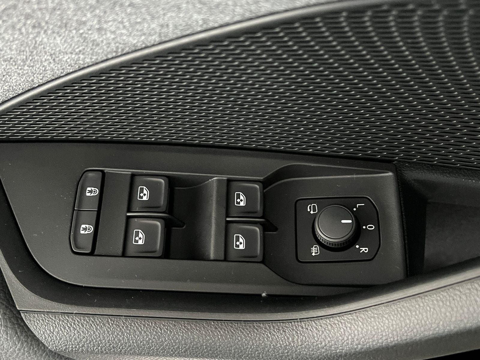 Fahrzeugabbildung SKODA Octavia Combi IV Selection 2.0 TDI DSG *AHK, LED