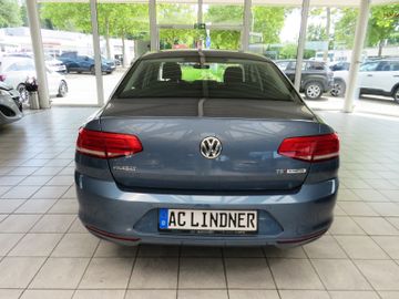 Volkswagen Passat - 6