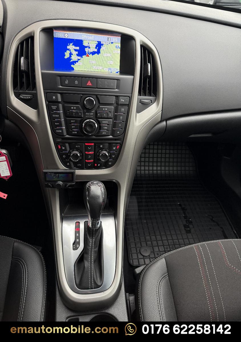 Opel Astra 2012 — photo 23