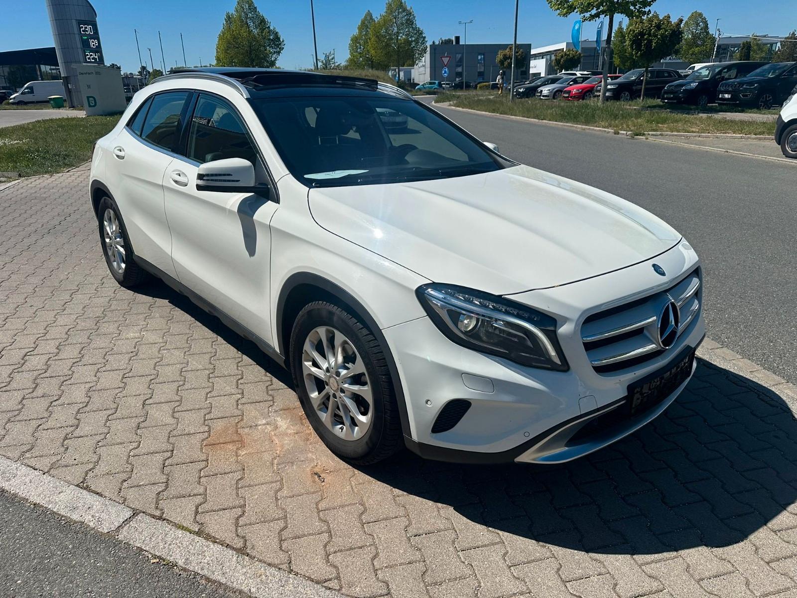 Mercedes-Benz GLA 200 Urban Pano Navi Aut. Leder Kamera