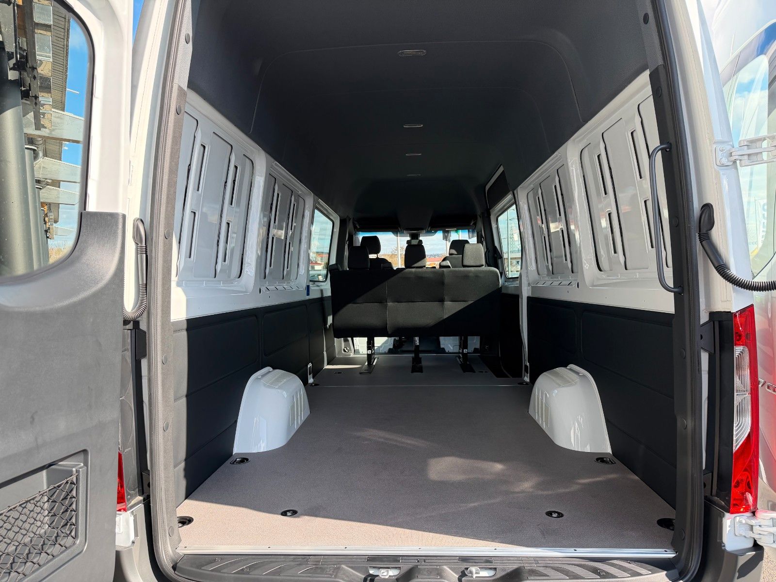 Fahrzeugabbildung Mercedes-Benz Sprinter 317 CDI Mixto/DoKa Standheizung