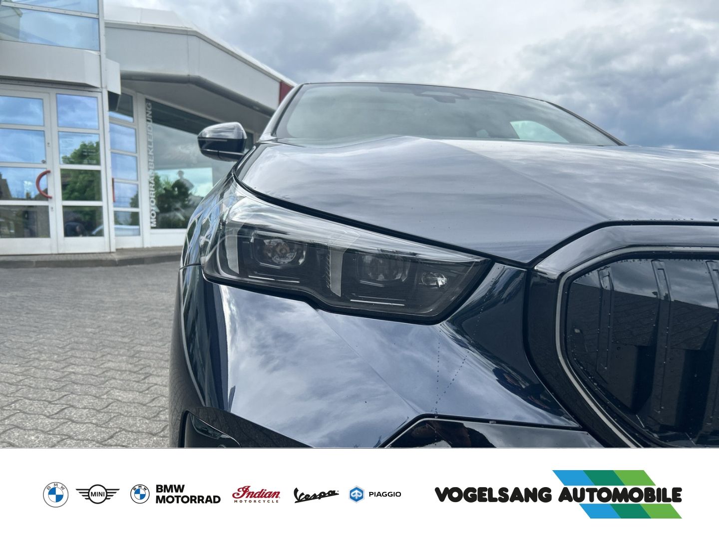 Fahrzeugabbildung BMW 550 e xDrive M Sport Park-Assistent Sportpaket H