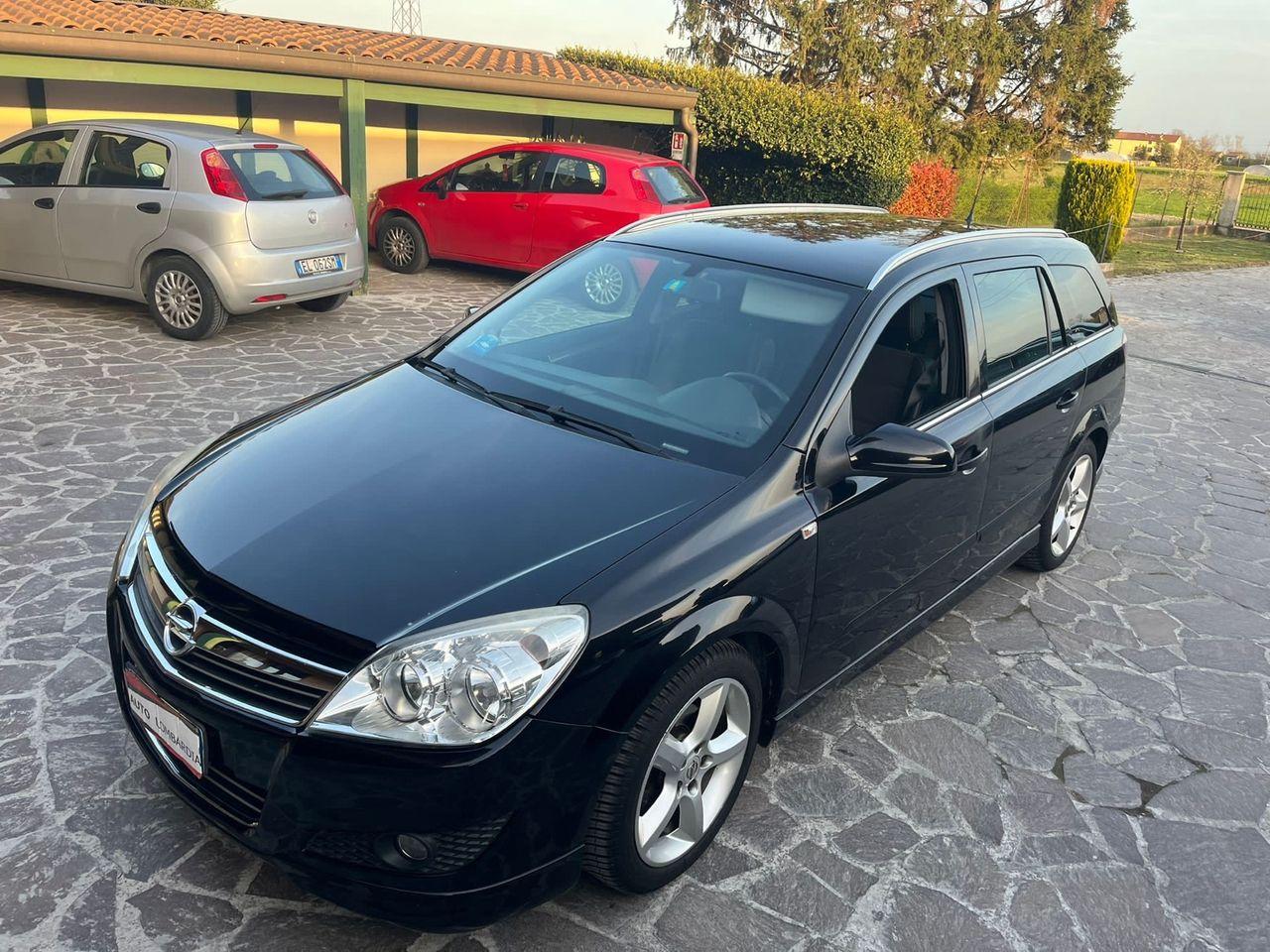 Opel Astra 2009 — photo 15