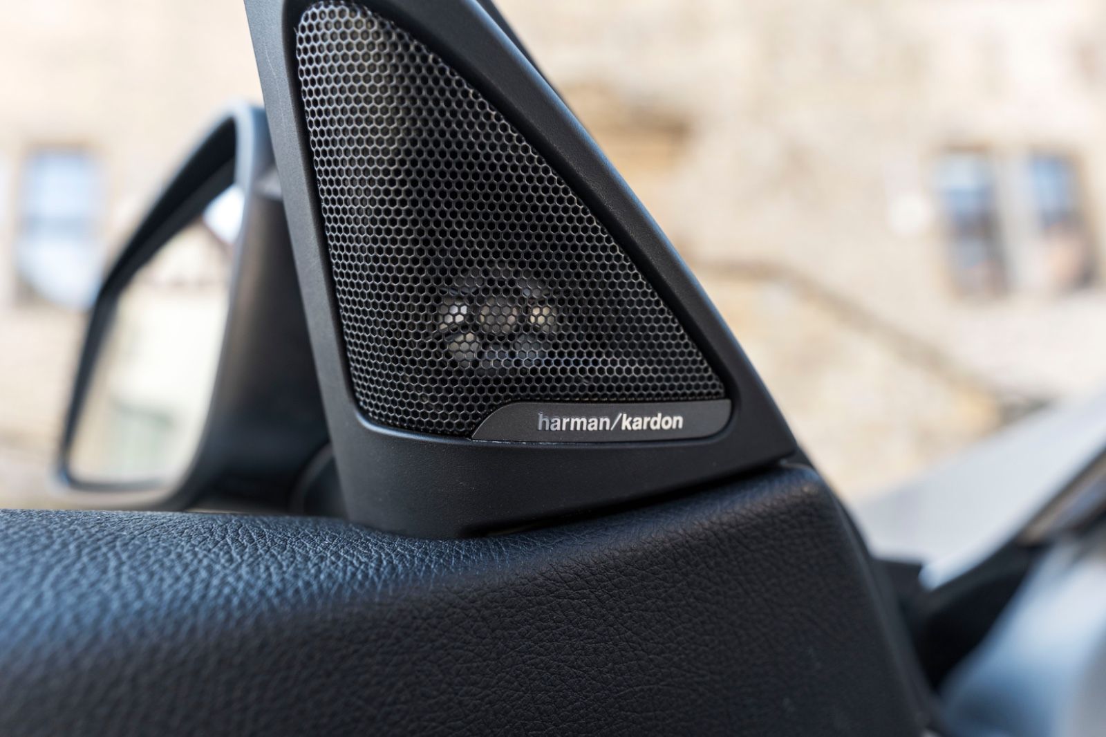 Fahrzeugabbildung BMW 430I Cabrio M-PERFORMANCE HUD H&K KAM CARPLAY