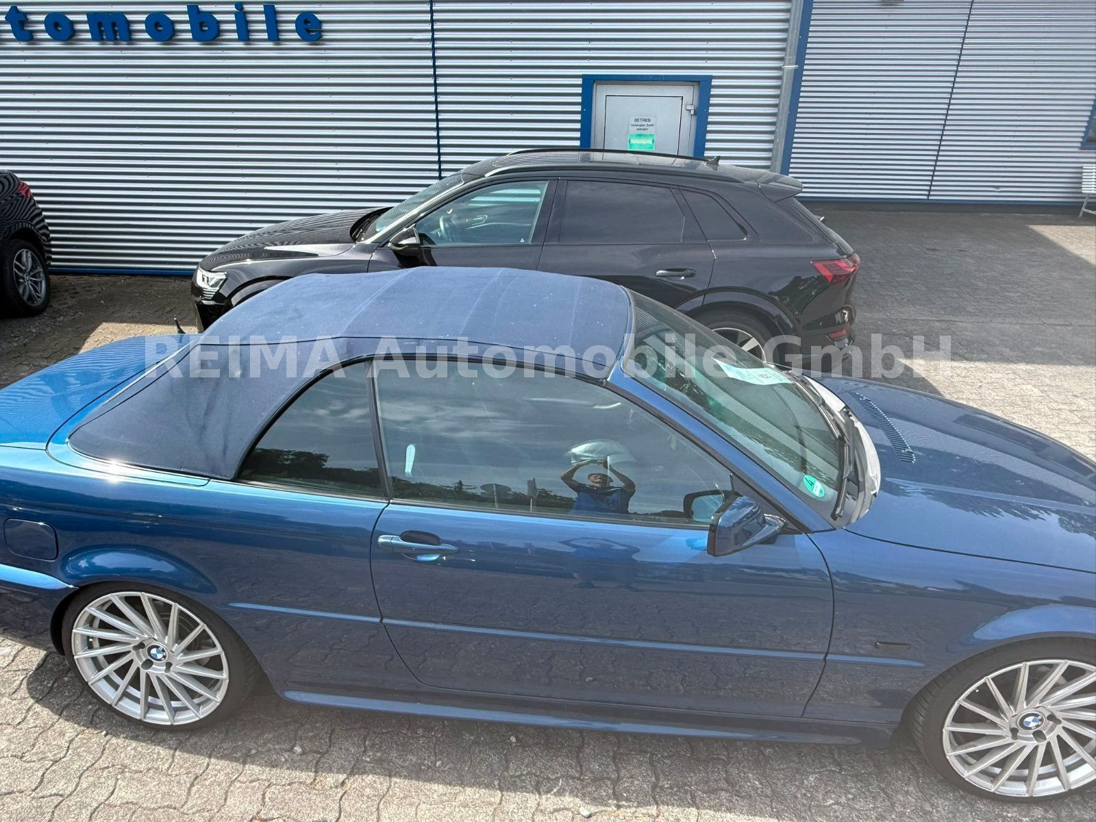 Fahrzeugabbildung BMW 320i Cabrio M-Sport Paket,