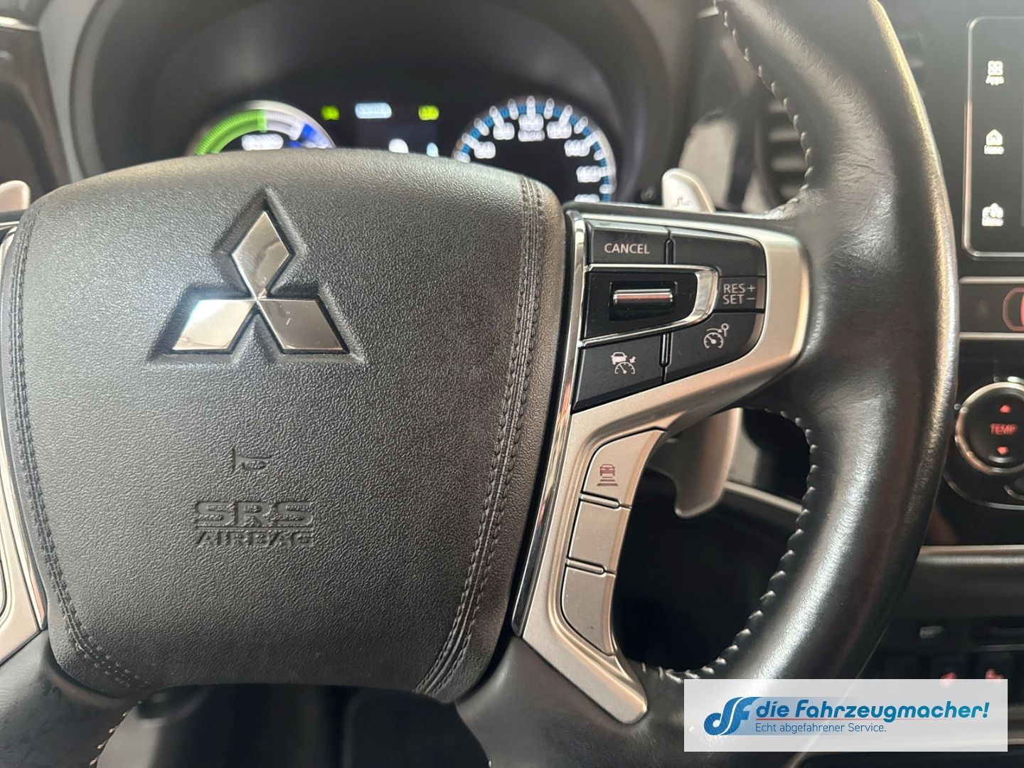 Fahrzeugabbildung Mitsubishi Outlander PHEV Plus 4WD StandHZG LED ACC El. Hec