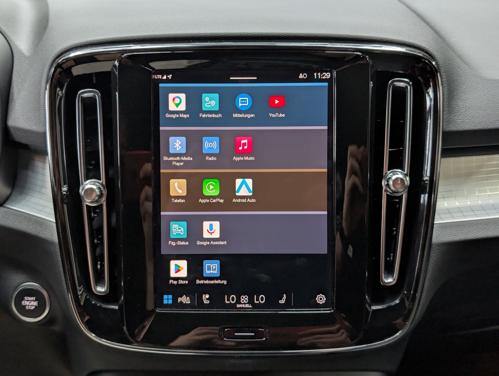 Fahrzeugabbildung Volvo XC40 B3 Core Winter-Pk. LED*VC*KEYLESS*SOUND*18"