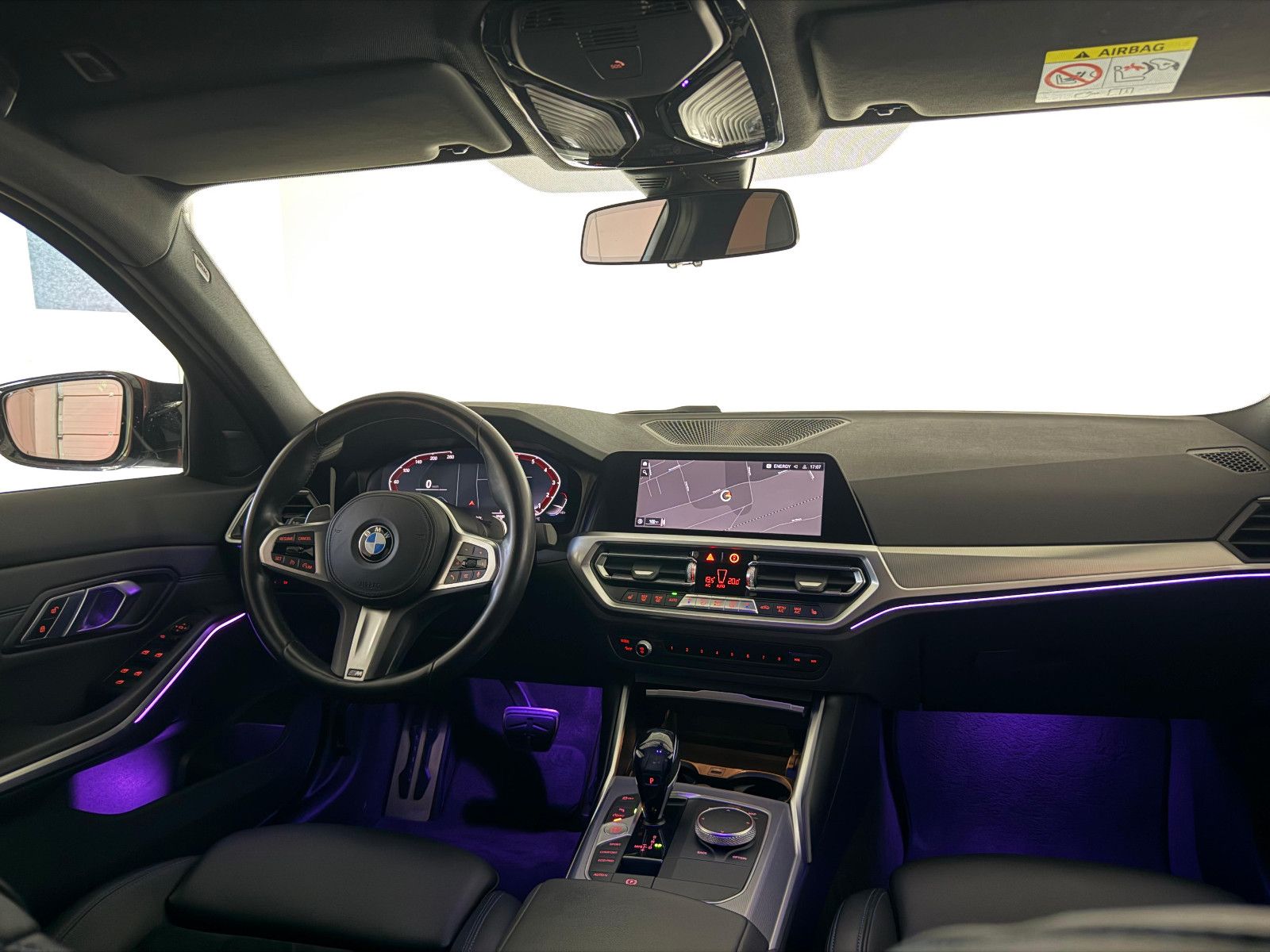 Fahrzeugabbildung BMW 330i xDrive M-SPORT/HUD/DE-FZG/HiFi/LIVE CO/2.HD