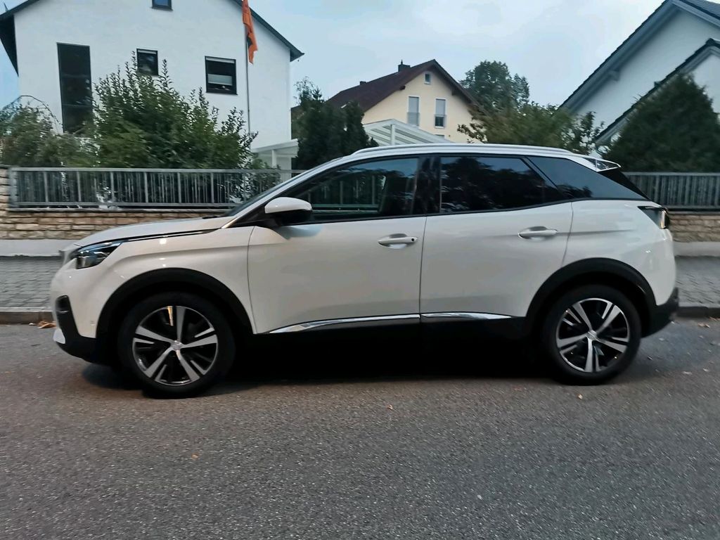Image of Peugeot e-3008