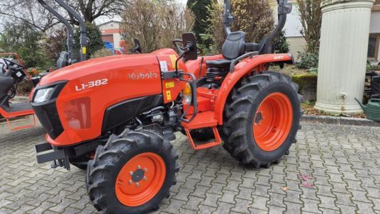 Kubota L1-382 DHW