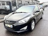 Hyundai i40 1.7 CRDi Style Aut./Navi+Camera/Panorama/AHK - Hyundai i40 mit Diesel-Antrieb: Kombi, Automatik, 1.7