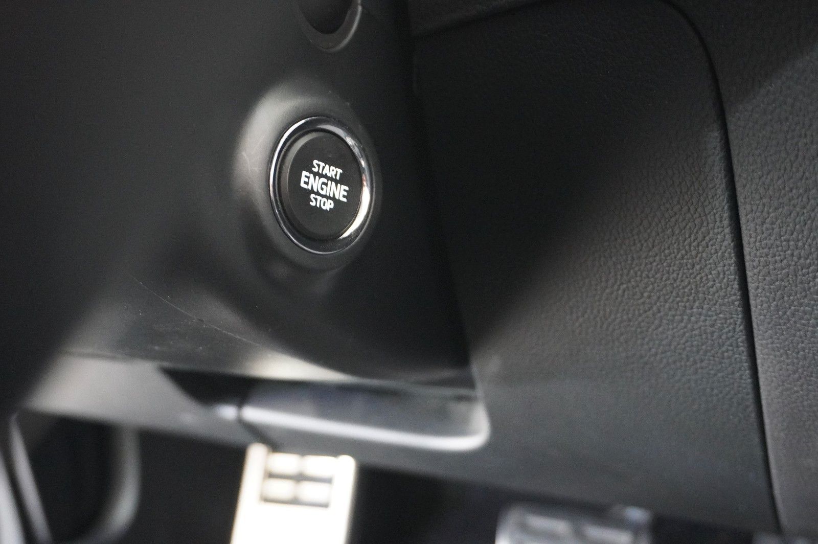 Fahrzeugabbildung SKODA Superb Combi 2.0D PREMIUM 4X4 NAVI/LED/360°/AHK