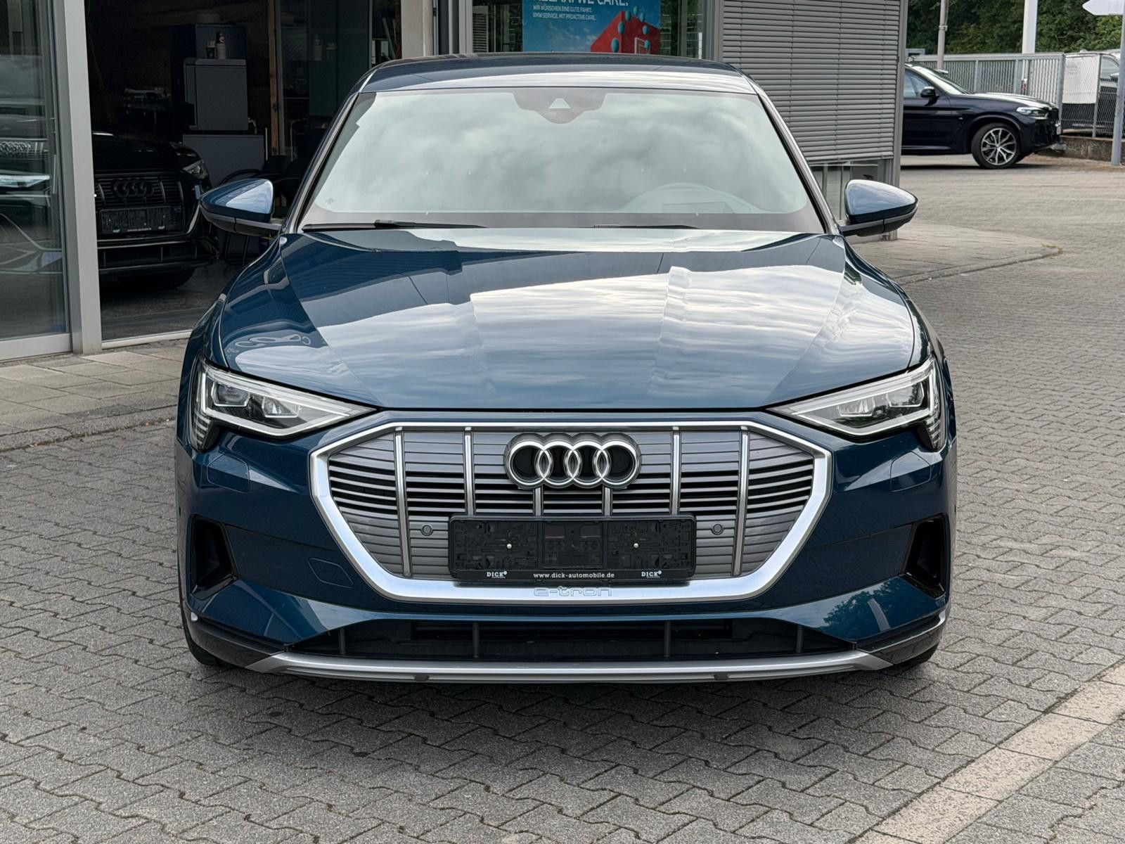Fahrzeugabbildung Audi e-tron 50 QUATT S LINE 20"+LEDER+LUFT+ACC+KAM+