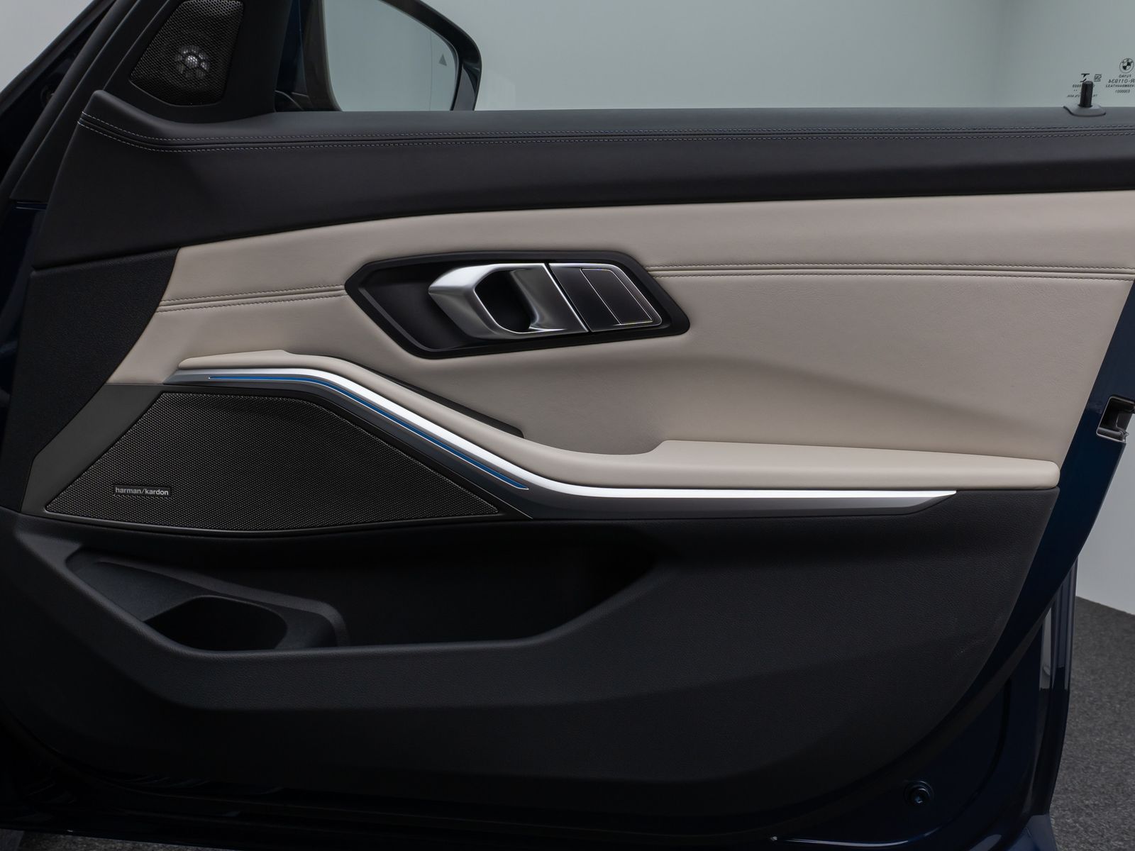 Fahrzeugabbildung BMW 330e xD M Sport Panoram Kamera Laser HUD DAB H/K