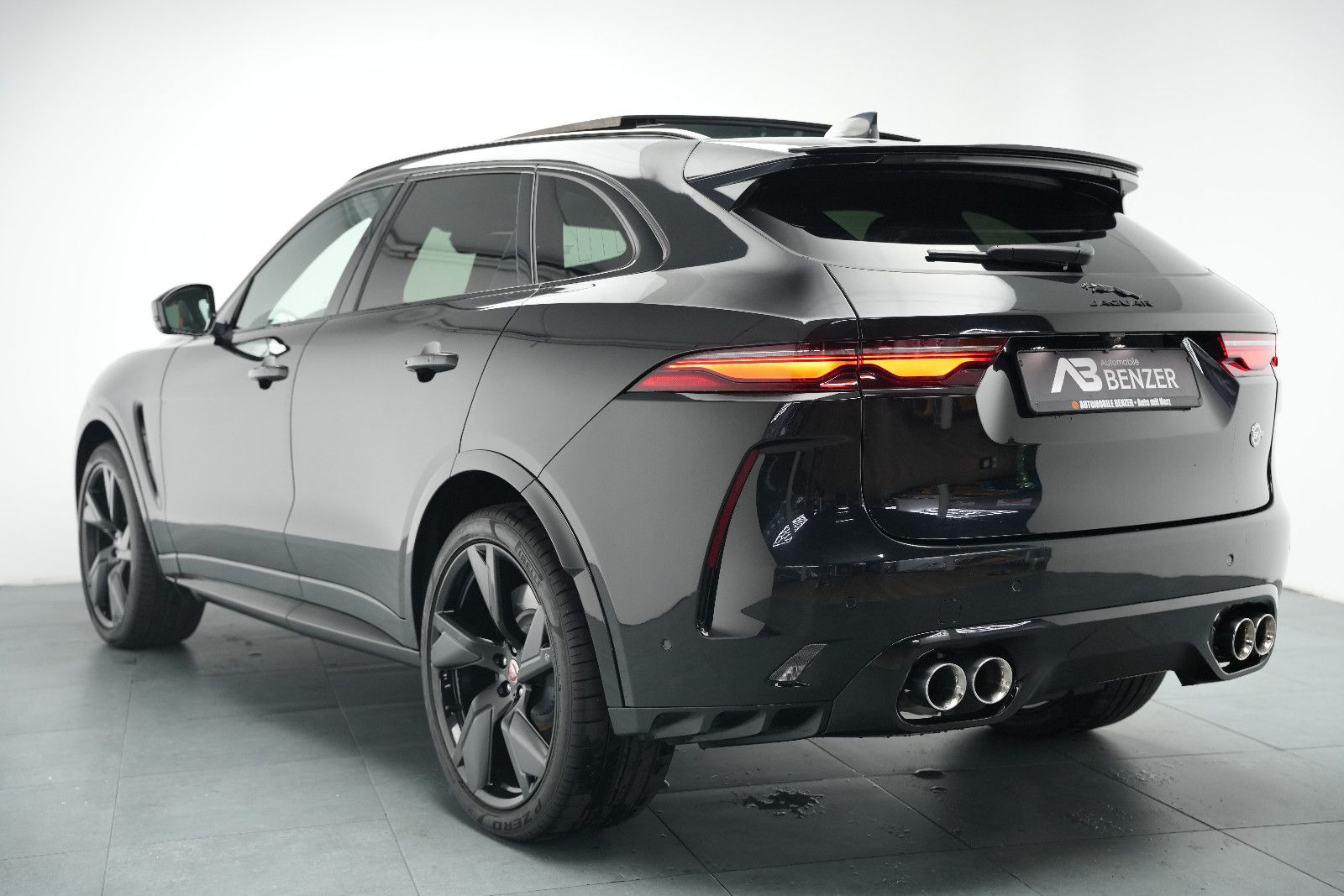 Fahrzeugabbildung Jaguar F-Pace SVR *Panorama*MeridianSurround*360°Memory
