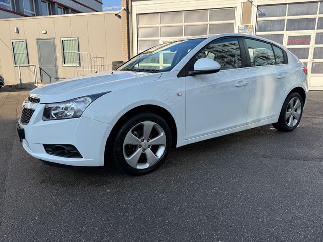 Chevrolet Cruze Hatchback LTZ KLIMA-SERVO-GETRIEBESCHADEN