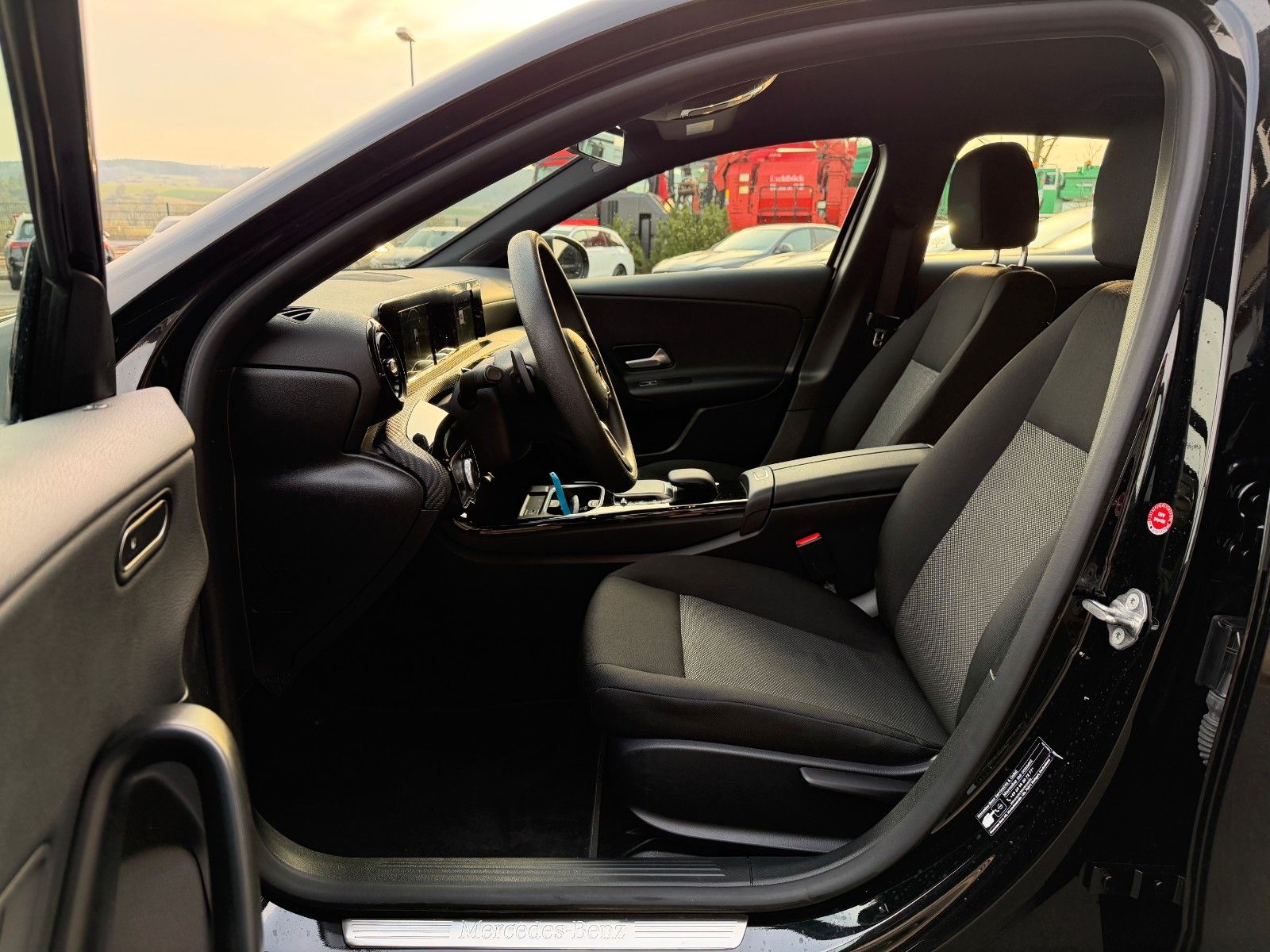 Fahrzeugabbildung Mercedes-Benz A 200 d LED+R-Kamera+TOTW+Carplay+IHC