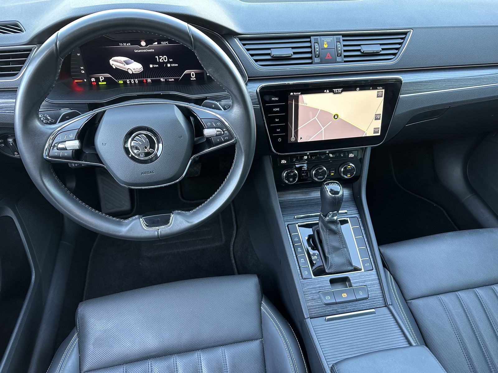 Fahrzeugabbildung SKODA Superb Combi 1.4 TSI DSG Style iV NAV+LED+AHK+PP