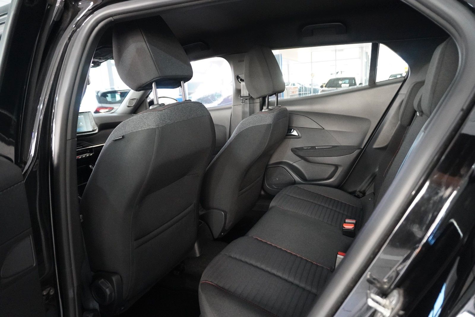 Fahrzeugabbildung Peugeot 2008 1.2T ACTIVE PACK NAVI/LED/KAMERA/SPORT/SH