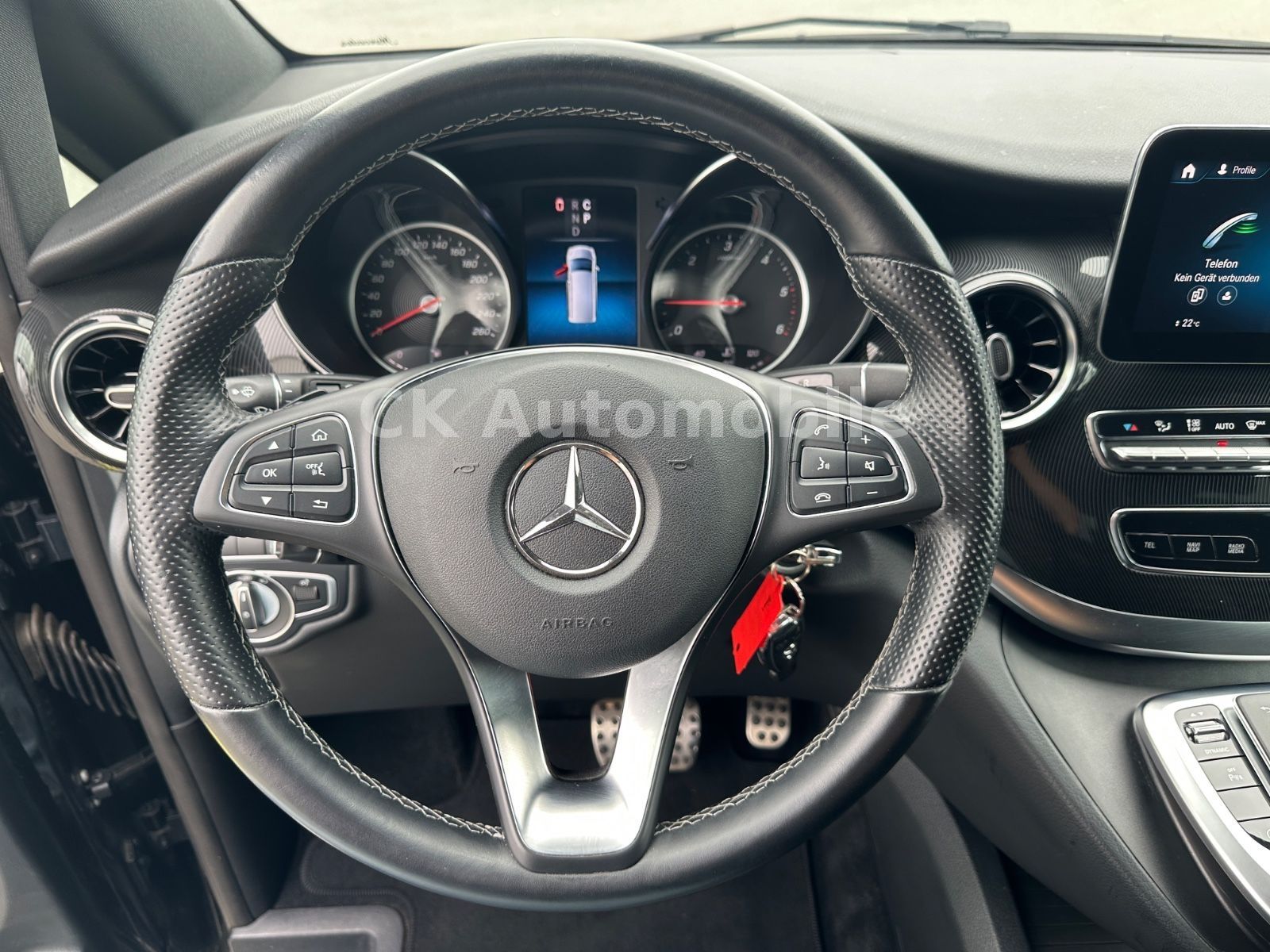 Fahrzeugabbildung Mercedes-Benz V 250d Edition 4MATIC Kompakt AMG-Line / 6 Sitze