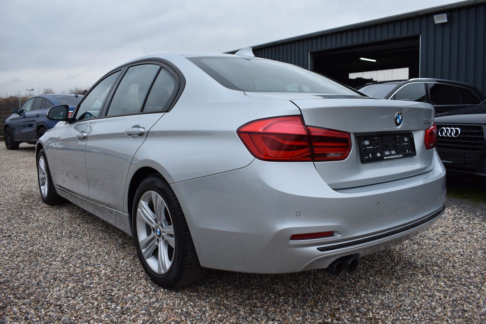 Fahrzeugabbildung BMW 320 i Limo. Sport Line