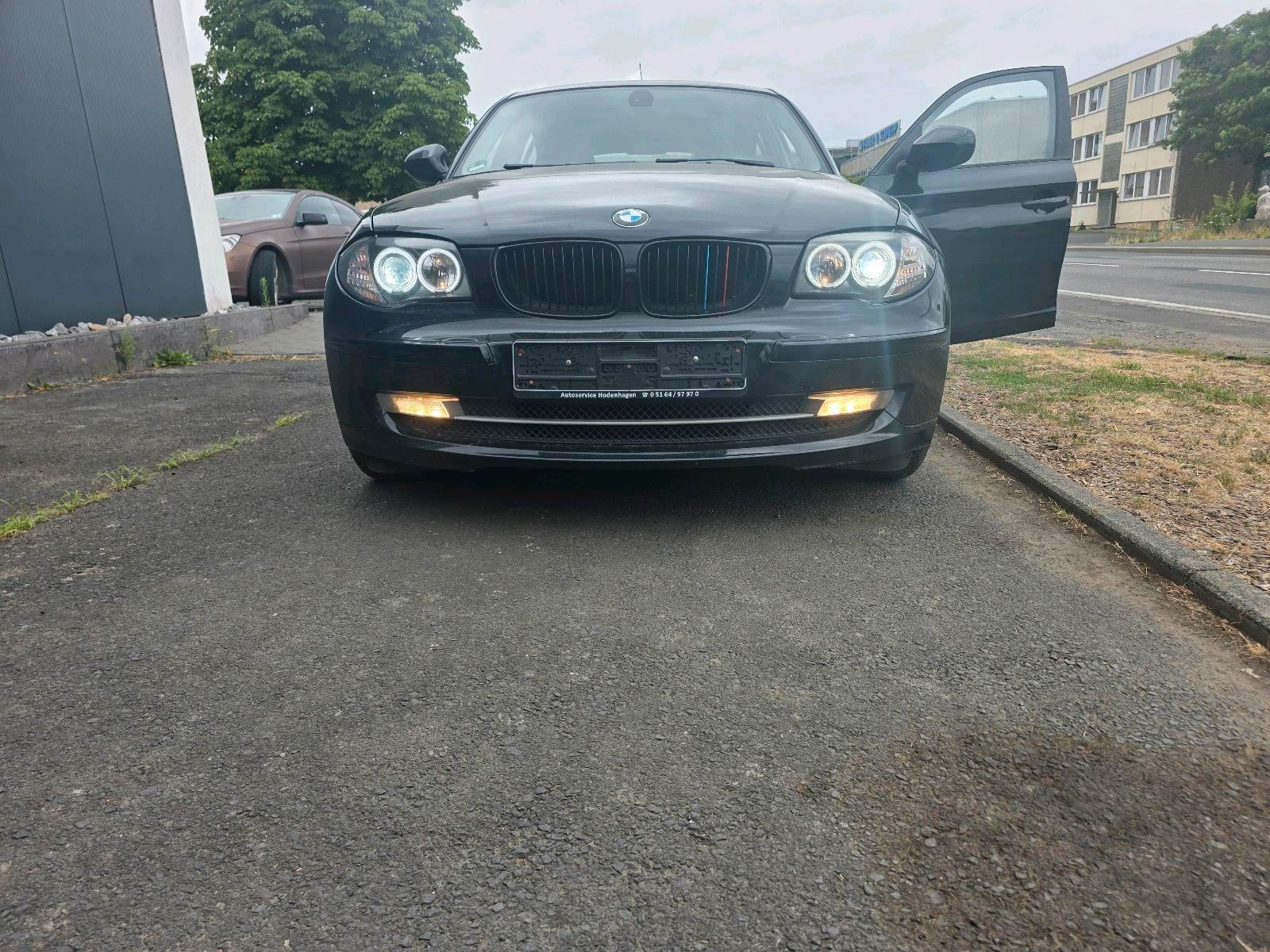 BMW 118 2011 — rear view