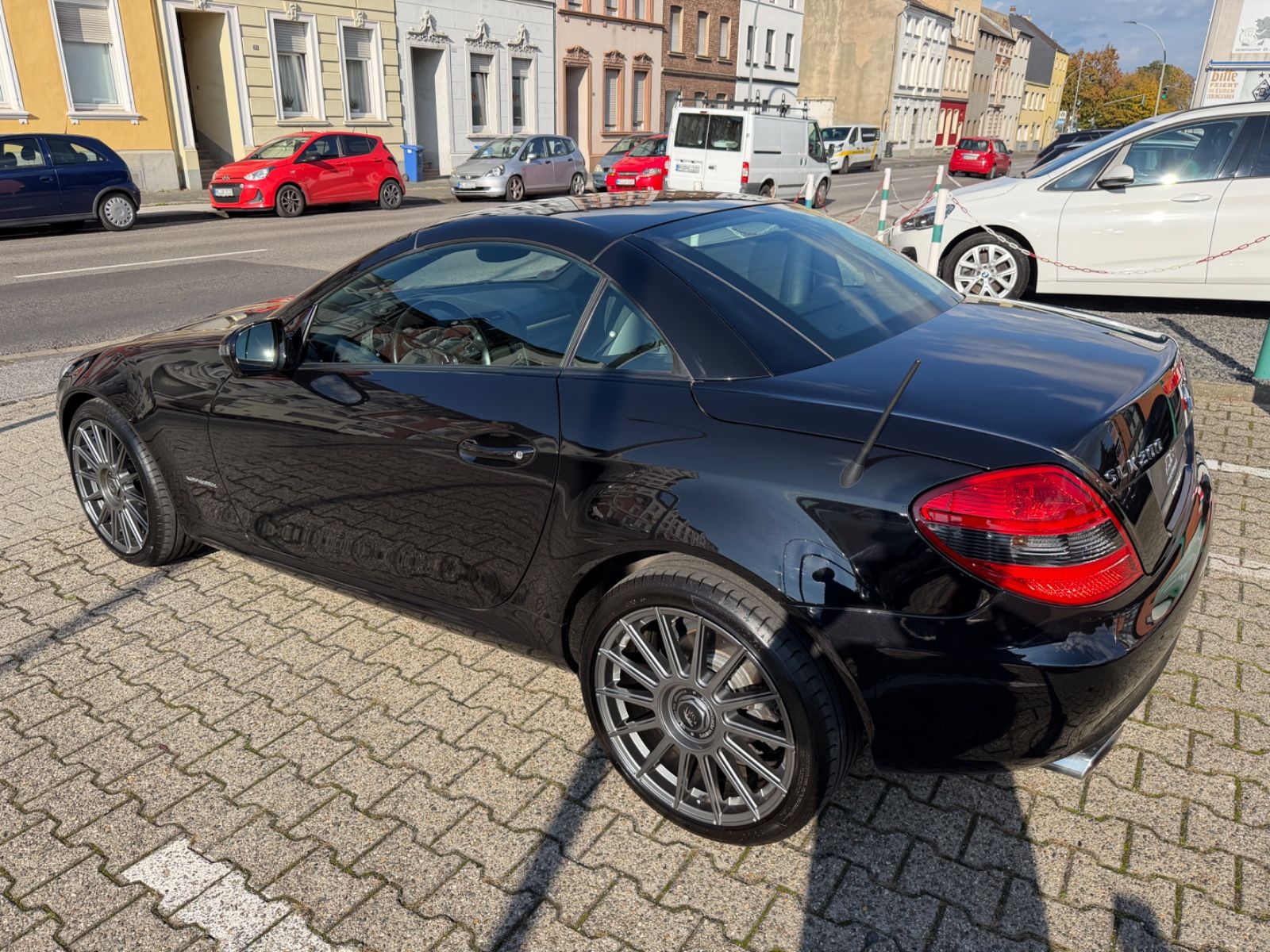 Fahrzeugabbildung Mercedes-Benz SLK 200 Kompressor 18 ZOLL LEDER AIRSCARF TEMPOM