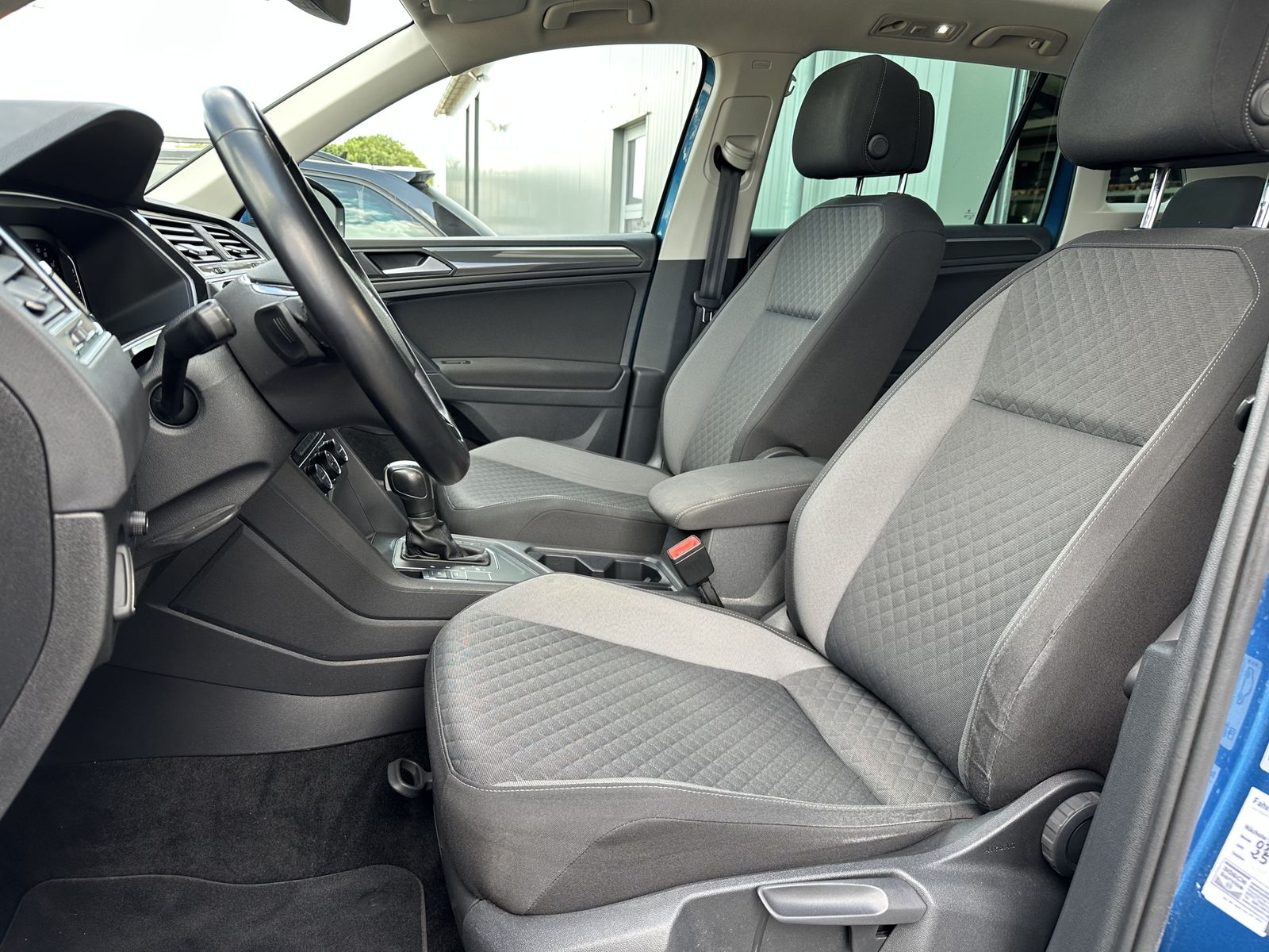 Fahrzeugabbildung Volkswagen Tiguan 1.5 TSI DSG Comfortline NAV+LED+PANO+AHK