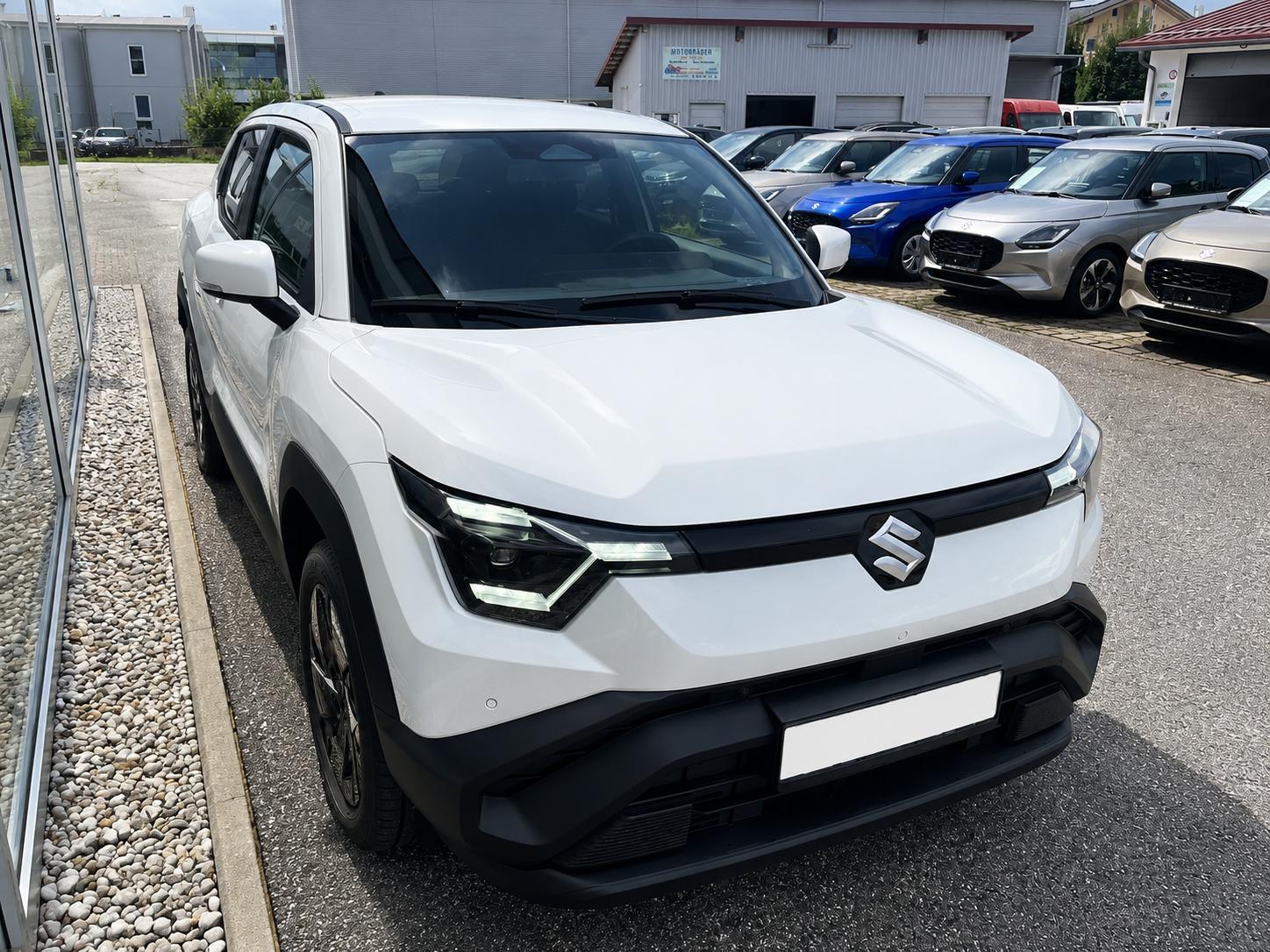 Suzuki e Vitara Club eAxle  106 kW (144 PS) 49 kWh-B...