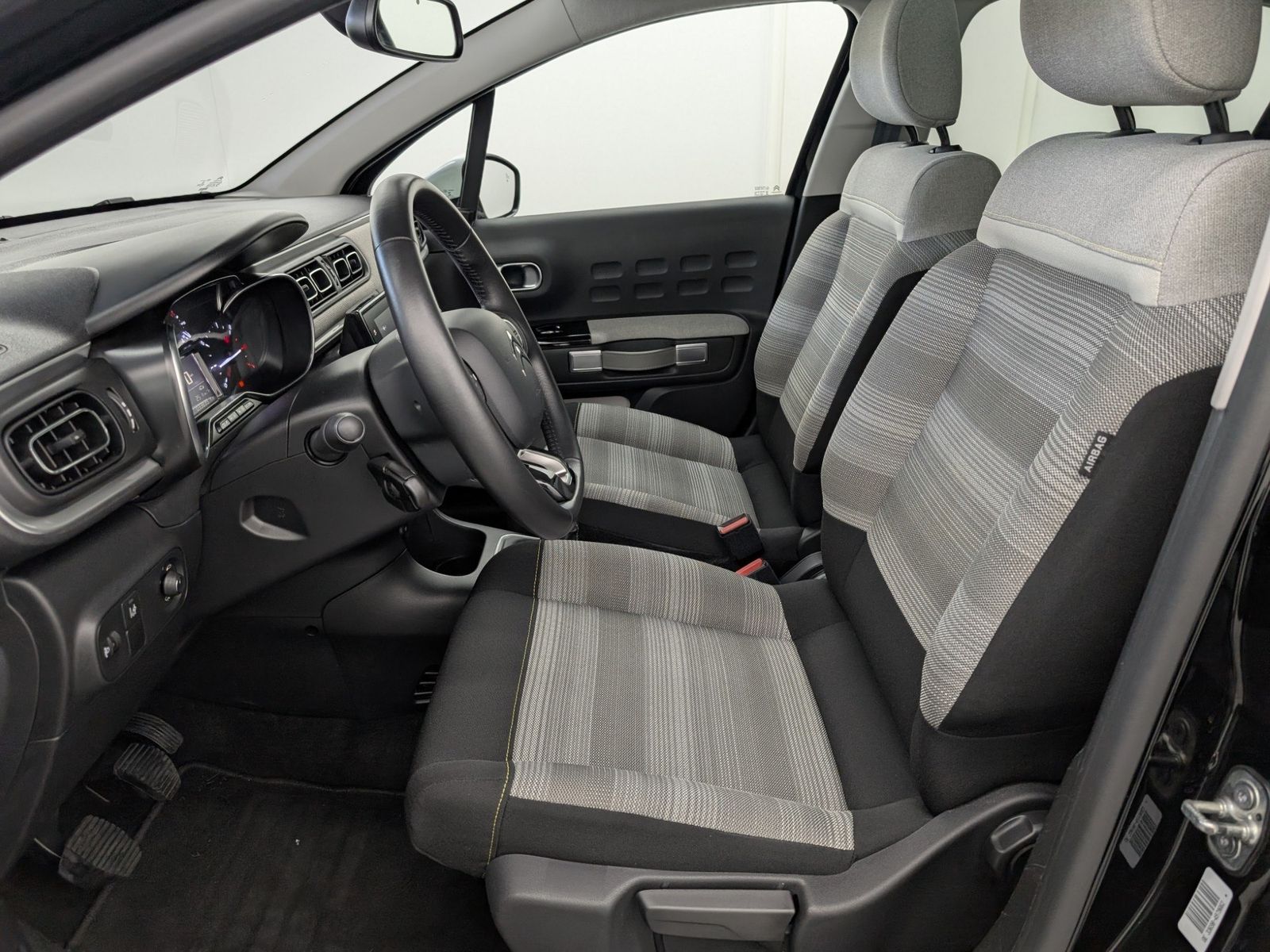 CITROEN C3  1.2 PureTech Shine Navi Pano NUR GEWERBE – Bild 8