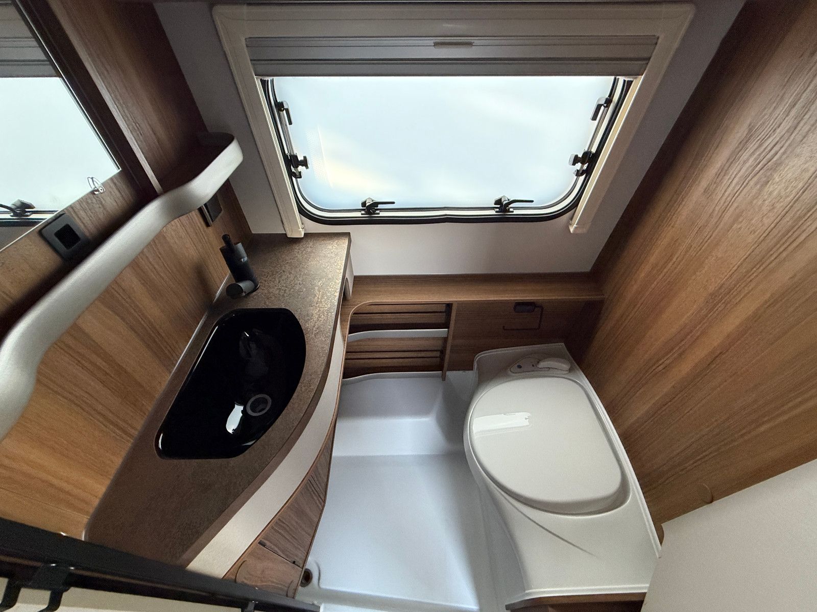 Fahrzeugabbildung HYMER / ERIBA / HYMERCAR Touring 430 - 5.494€ sparen!