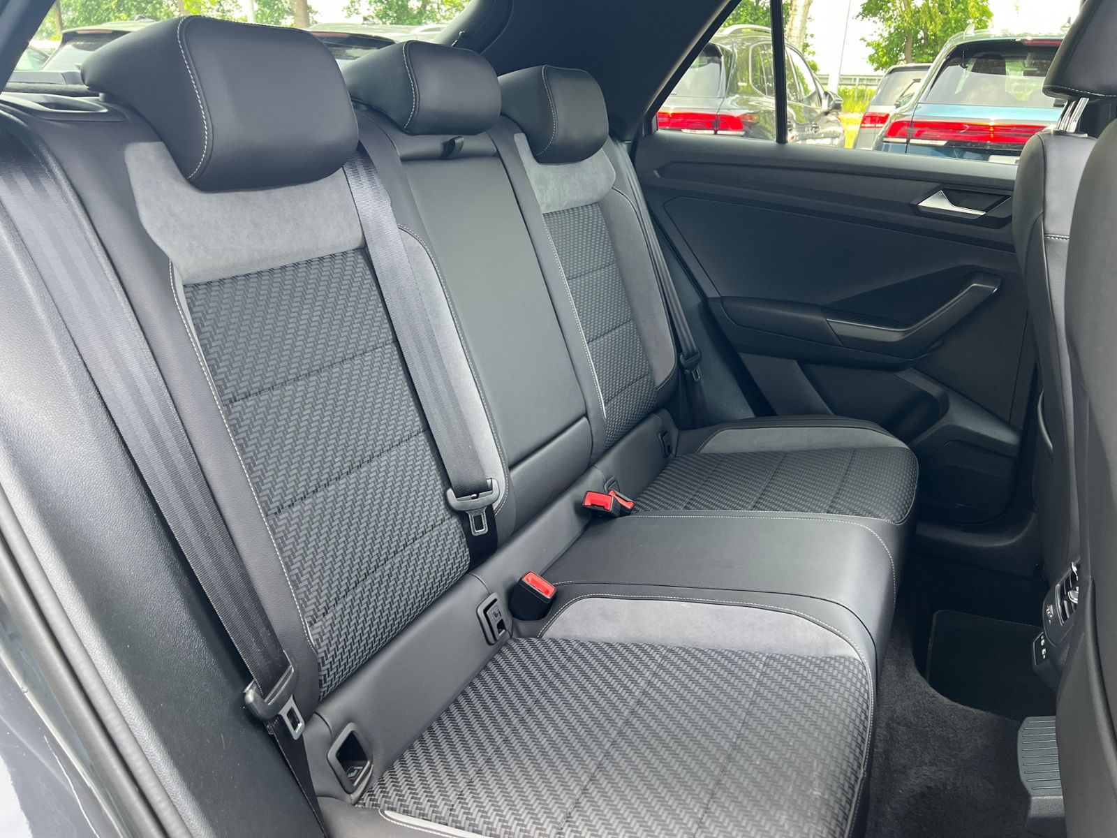 Fahrzeugabbildung Volkswagen T-Roc Sport 2.0 TDI DSG 4Motion R-Line *Beats,Pa