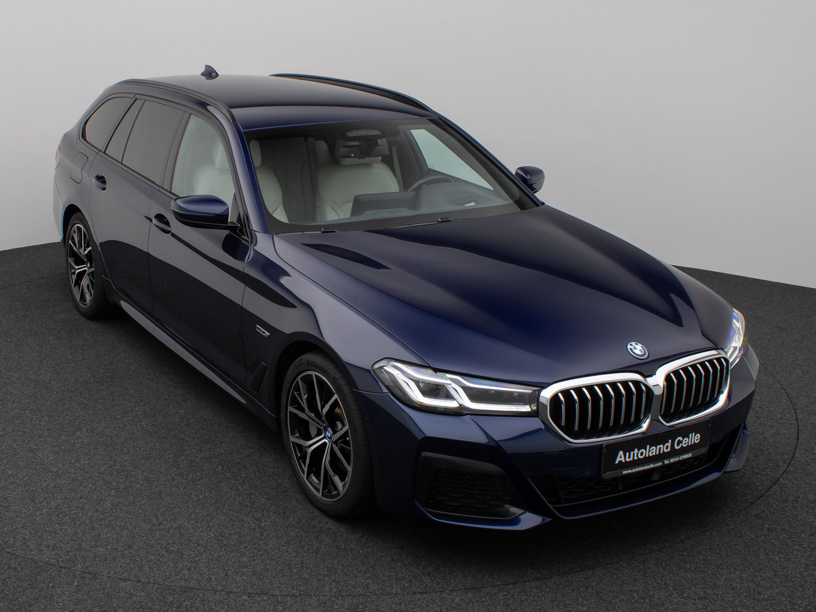 Fahrzeugabbildung BMW 530e xD M Sport Massage Laser HUD DAB Individual