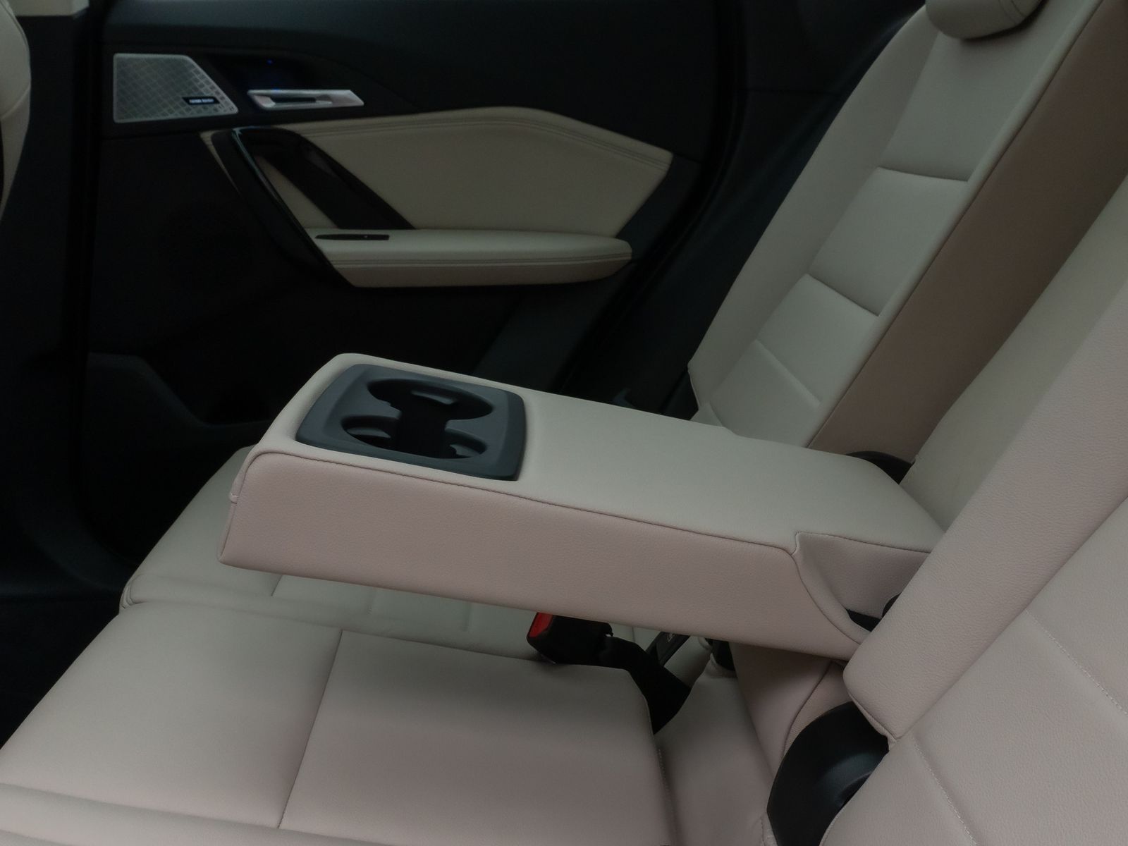 Fahrzeugabbildung BMW X1 xD23i Panorama 360° HUD H/K AHK Komfort Sport