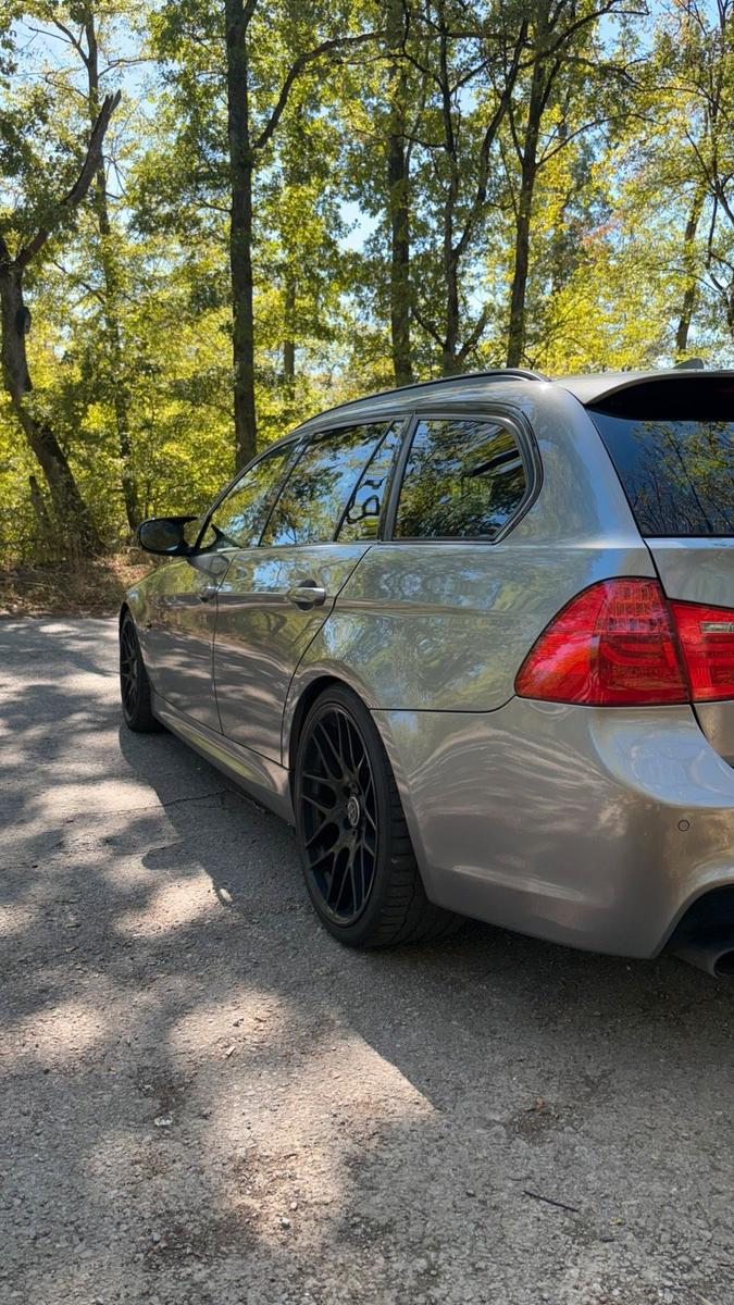 BMW  2012 — салон