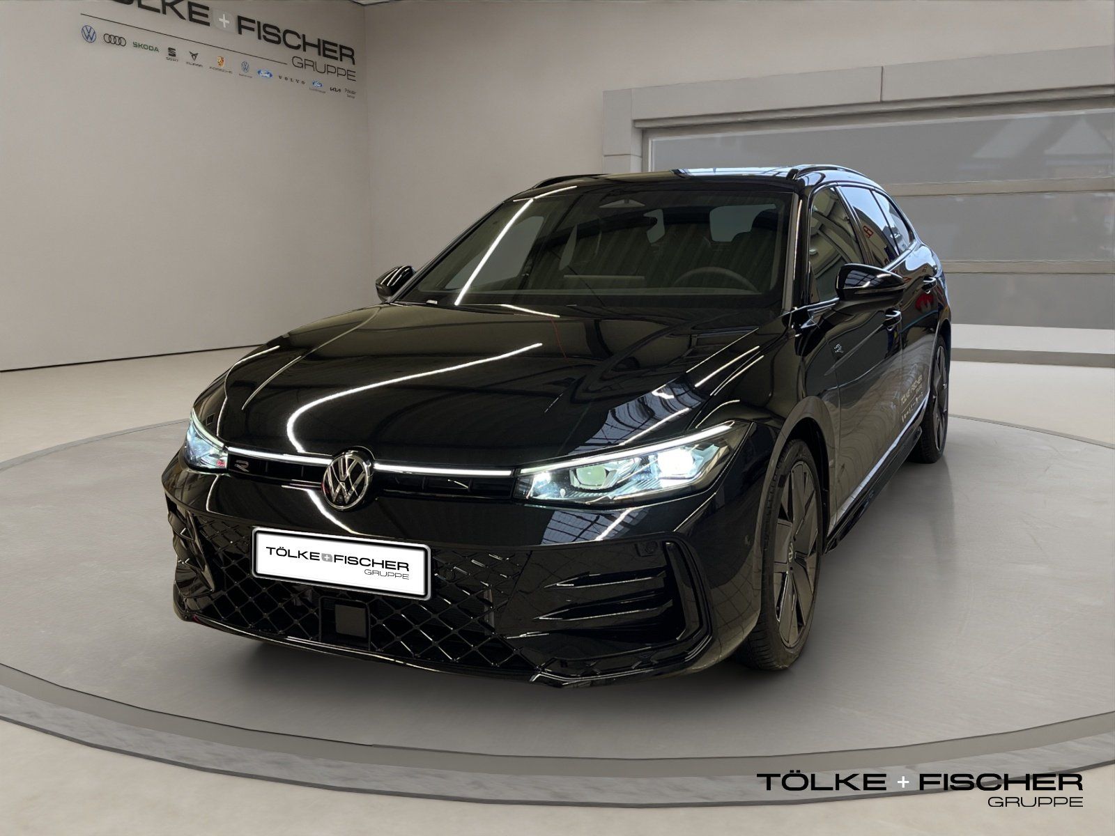 Volkswagen Passat Variant 2.0 TDI 4Motion R-Line DCC Pano foto 2