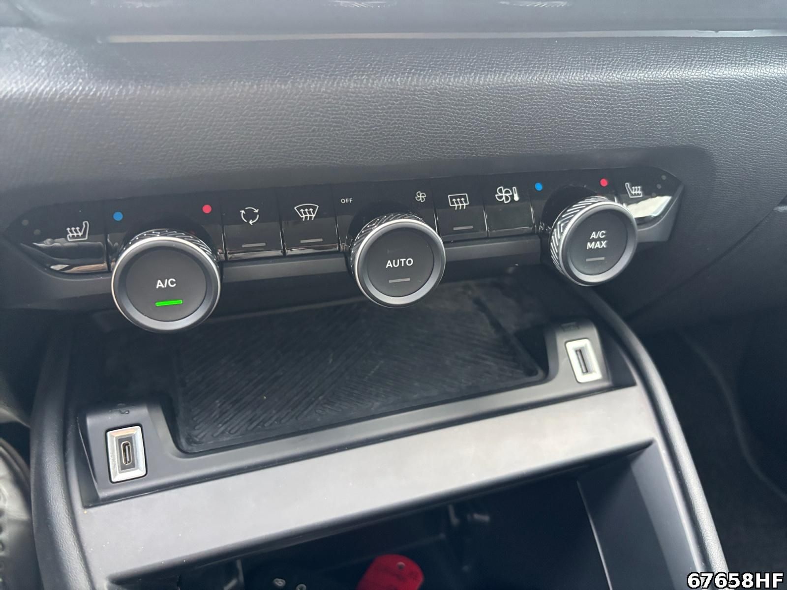 Fahrzeugabbildung Citroën C4 Shine +NAVI+SHZ+CARPLAY+KEYLESS+DAB