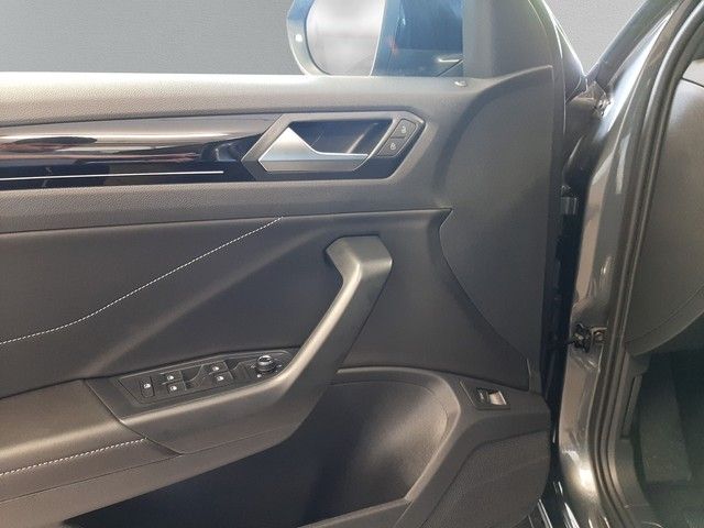 Fahrzeugabbildung Volkswagen T-Roc Black Style 2.0TDI DSG AHK Matrix Massage