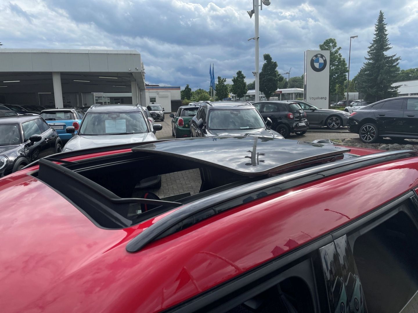 Fahrzeugabbildung MINI Countryman S ALL4 (Allrad) - Paket L - JCW-Trim