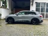 Audi Q4 e-tron 40 S line  LED Matrix gepfelgt + KW V3 - Audi Q4 e-tron von privat
