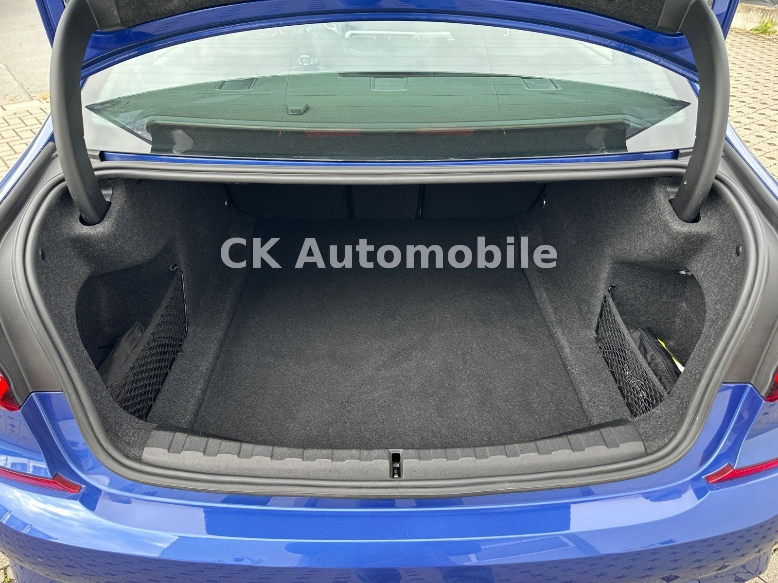 Fahrzeugabbildung BMW 330d Lim. M-Sport /Shadow-Line/Navi/Leder/LED