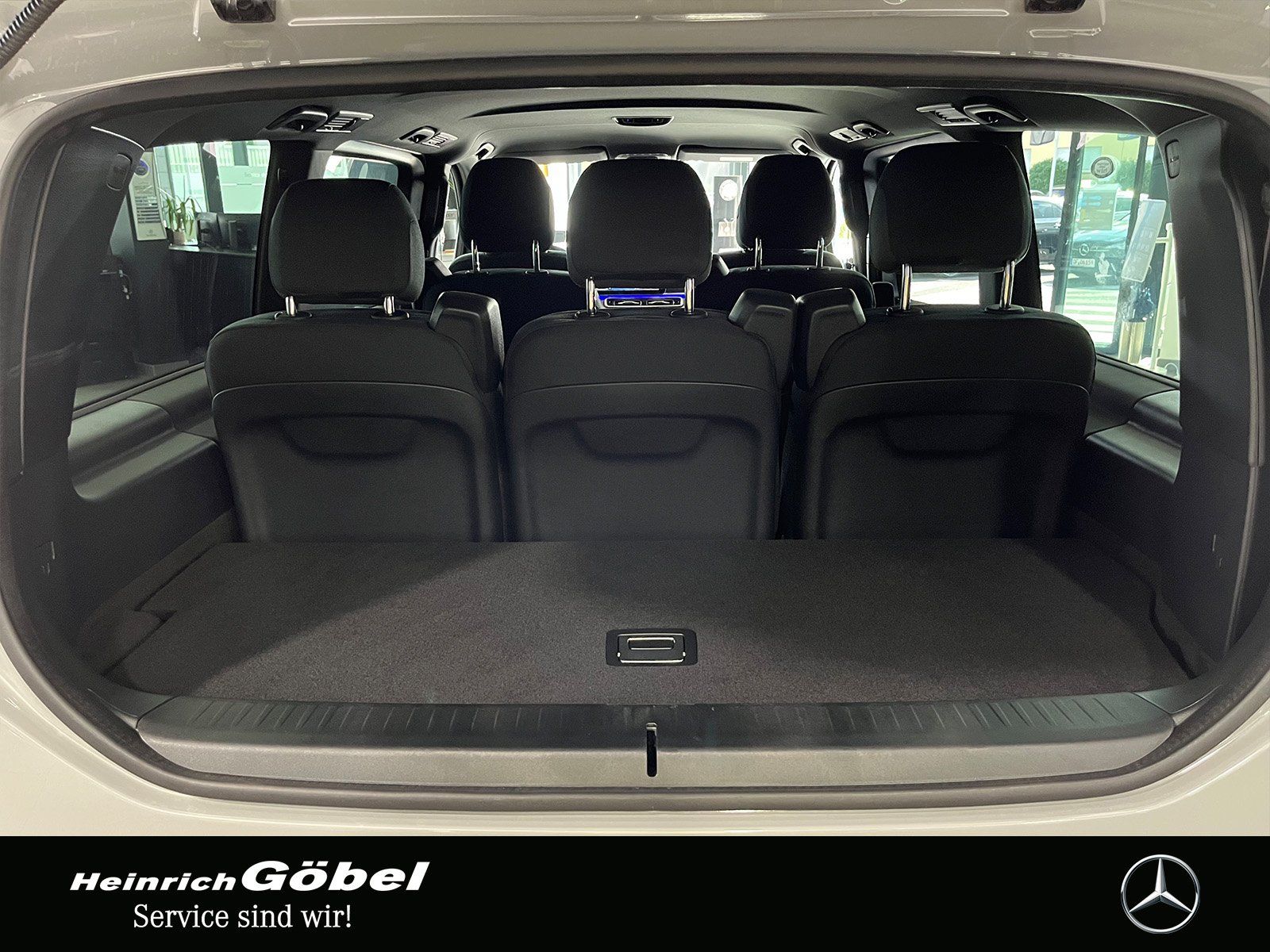 Fahrzeugabbildung Mercedes-Benz V 300 d lang AMG+360°+FAHRASSIST+AHK+MULTIBEAM