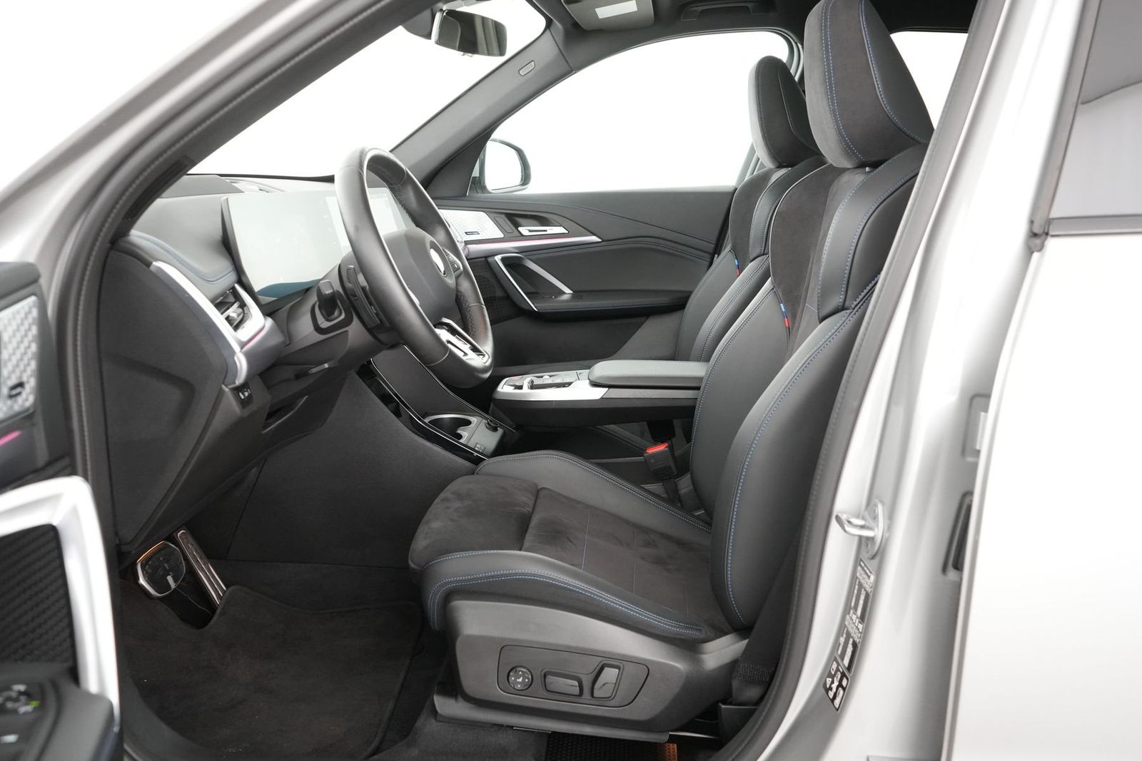 BMW X1 xDrive 23i M Sport PANO HUD ad.LED ACC AHK foto 9