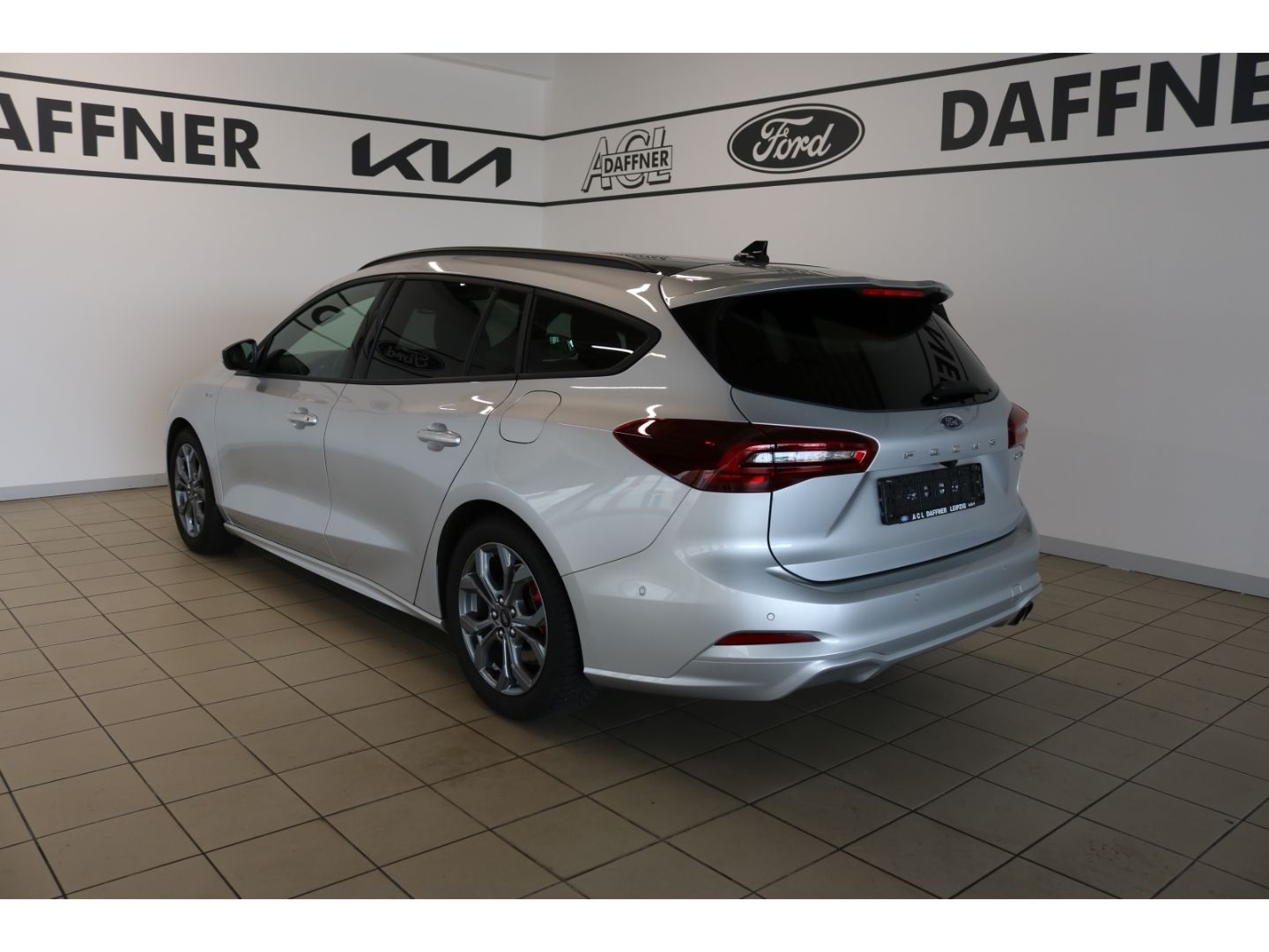 Fahrzeugabbildung Ford Focus Turnier ST-Line X 1.0 EcoBoost Mild-Hybrid